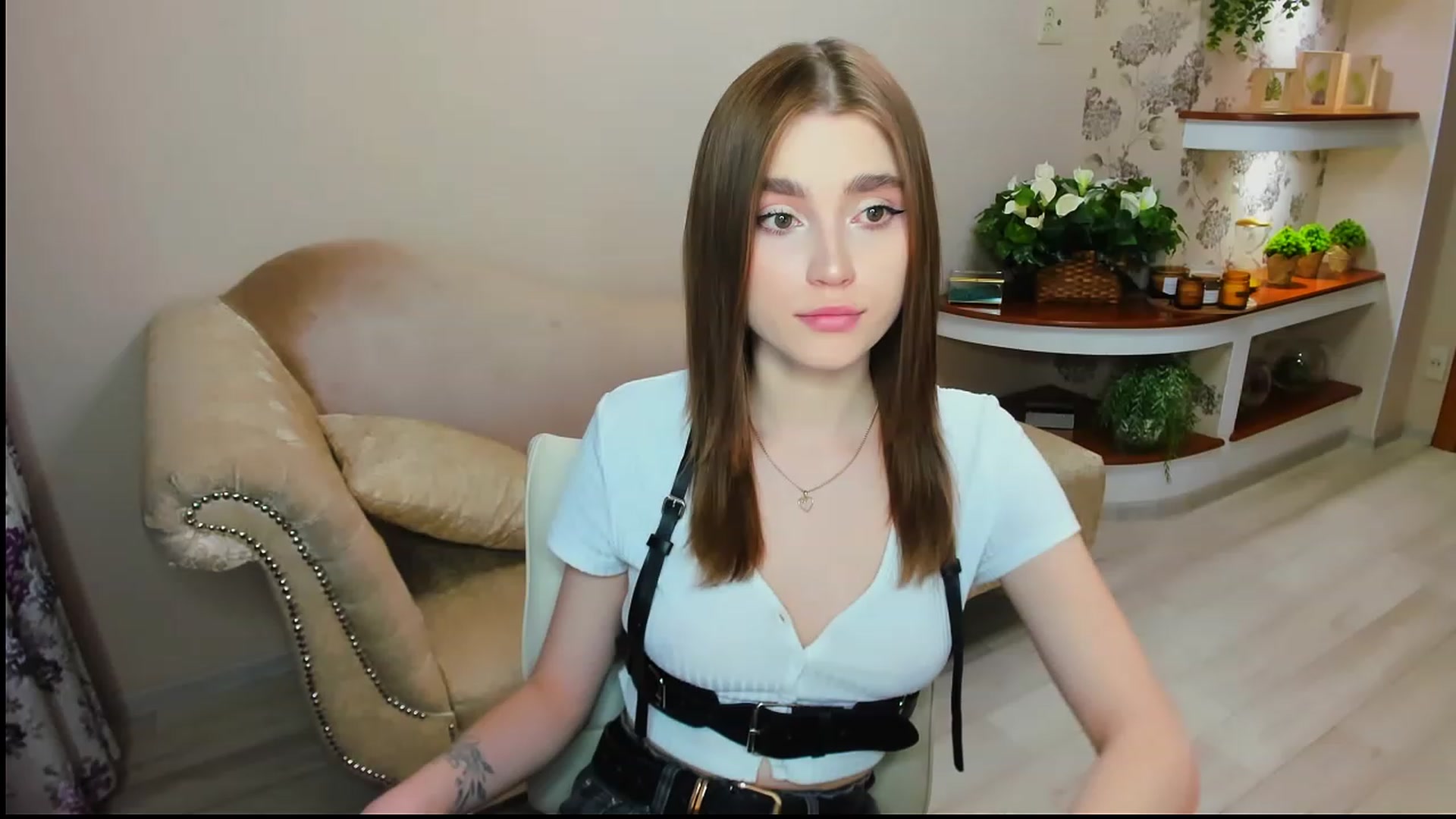 Gallery image thumbnail from CcrystalSoul's myfreecams stream on, 01/31/2023, 14:16 image 4 of 20