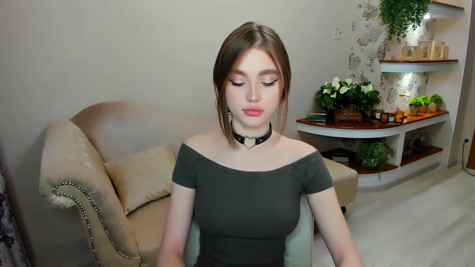 Gallery image thumbnail from CcrystalSoul's myfreecams stream on, 02/02/2023, 11:09 image 17 of 20