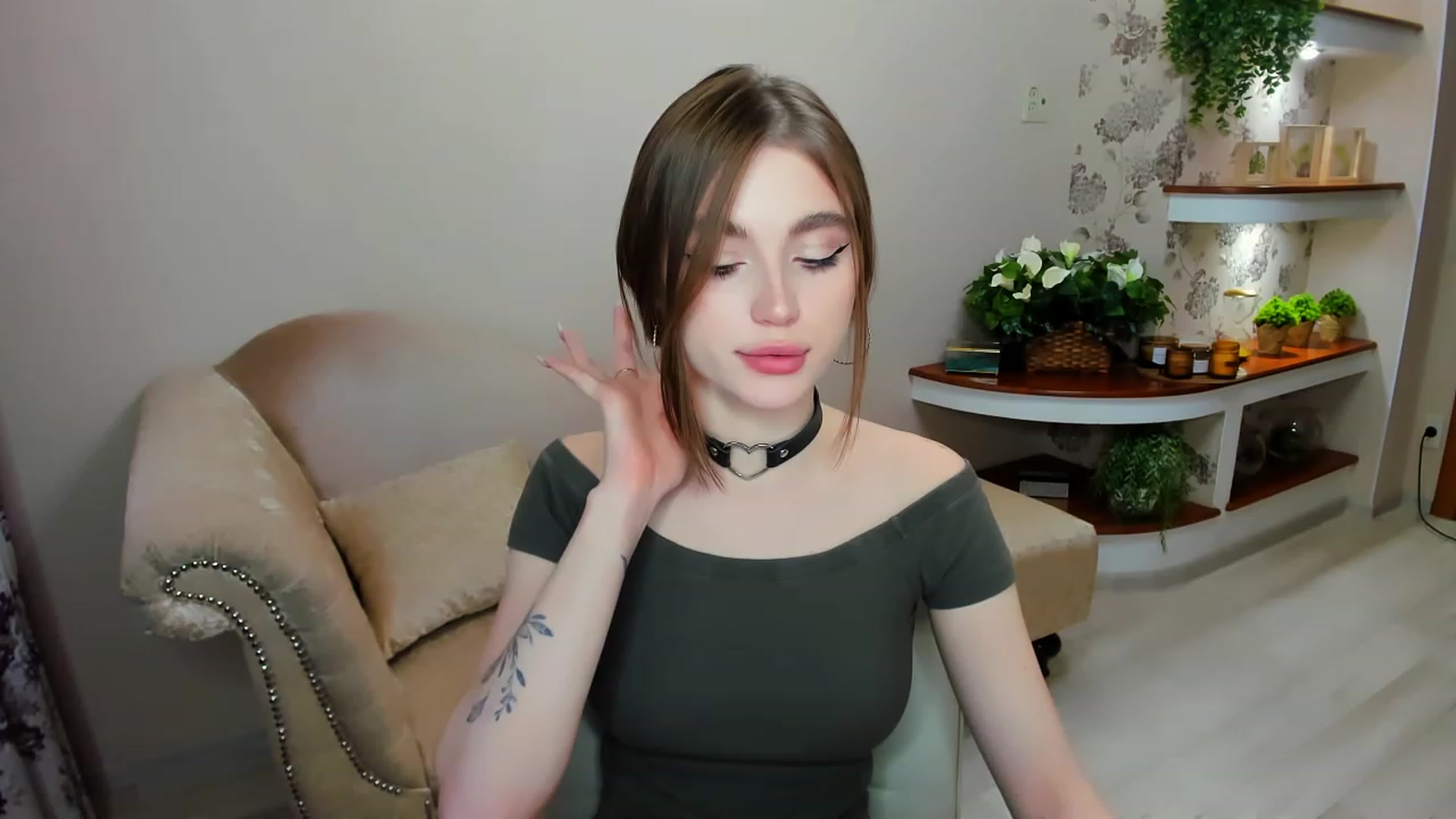 Gallery image thumbnail from CcrystalSoul's myfreecams stream on, 02/02/2023, 11:09 image 9 of 20