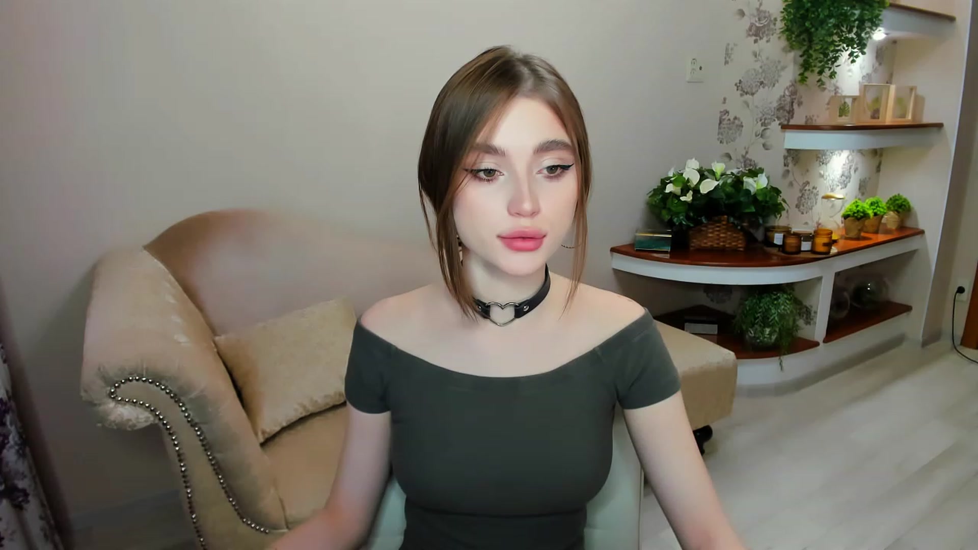 Gallery image thumbnail from CcrystalSoul's myfreecams stream on, 02/02/2023, 11:09 image 16 of 20