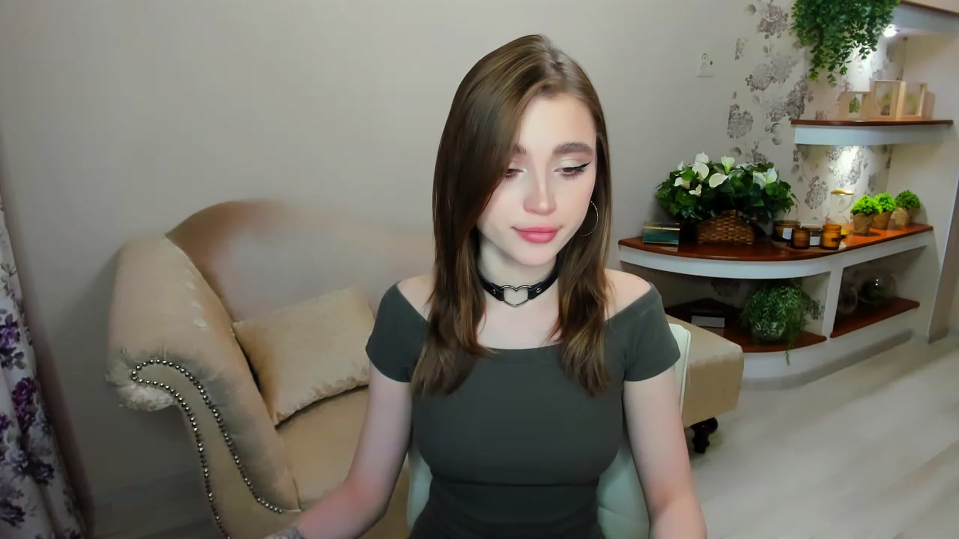 Gallery image thumbnail from CcrystalSoul's myfreecams stream on, 02/02/2023, 12:31 image 19 of 20