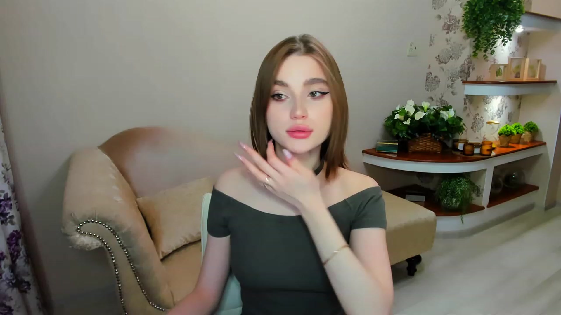 Gallery image thumbnail from CcrystalSoul's myfreecams stream on, 02/02/2023, 12:31 image 2 of 20