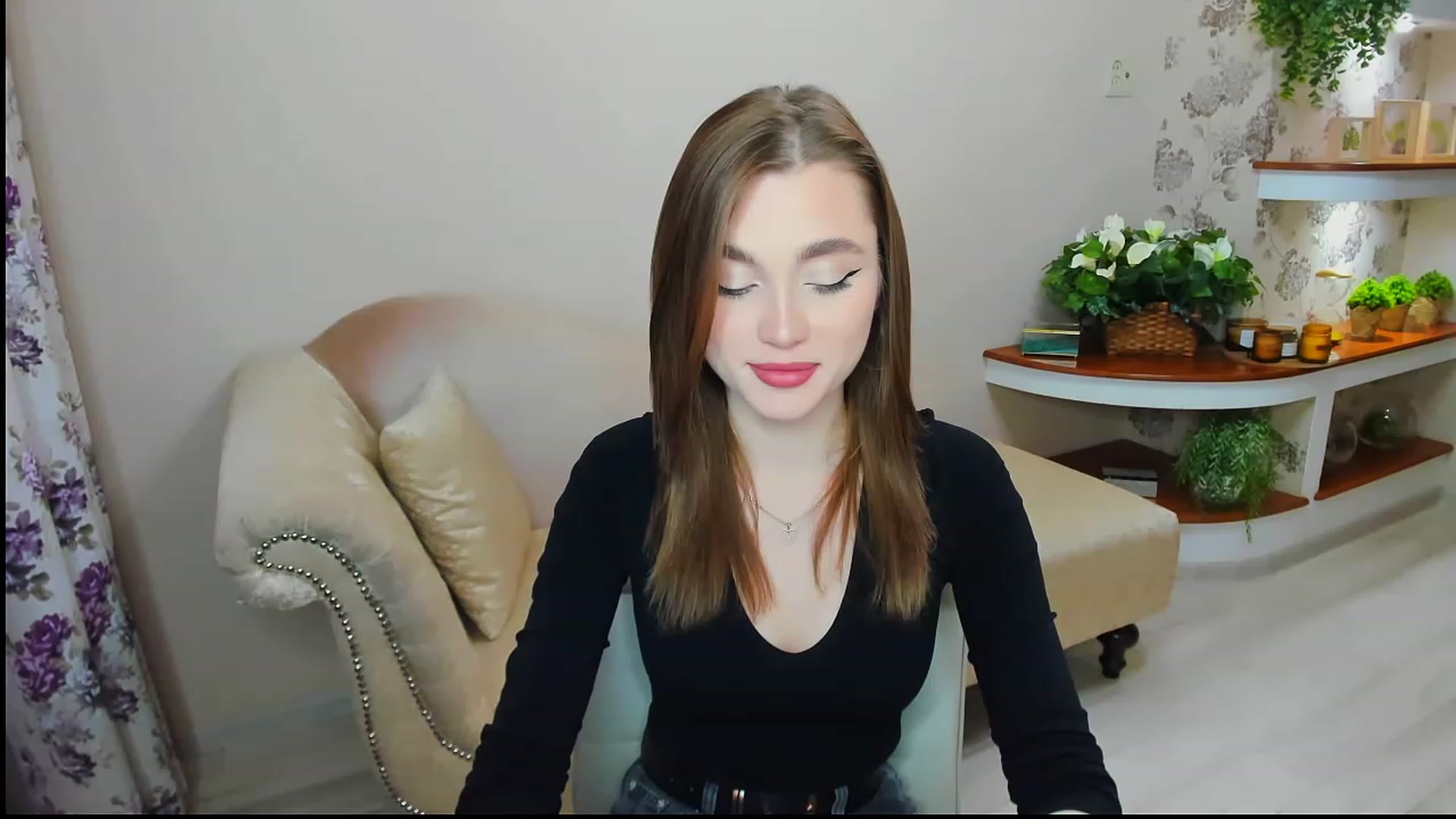 Gallery image thumbnail from CcrystalSoul's myfreecams stream on, 02/03/2023, 10:17 image 7 of 20