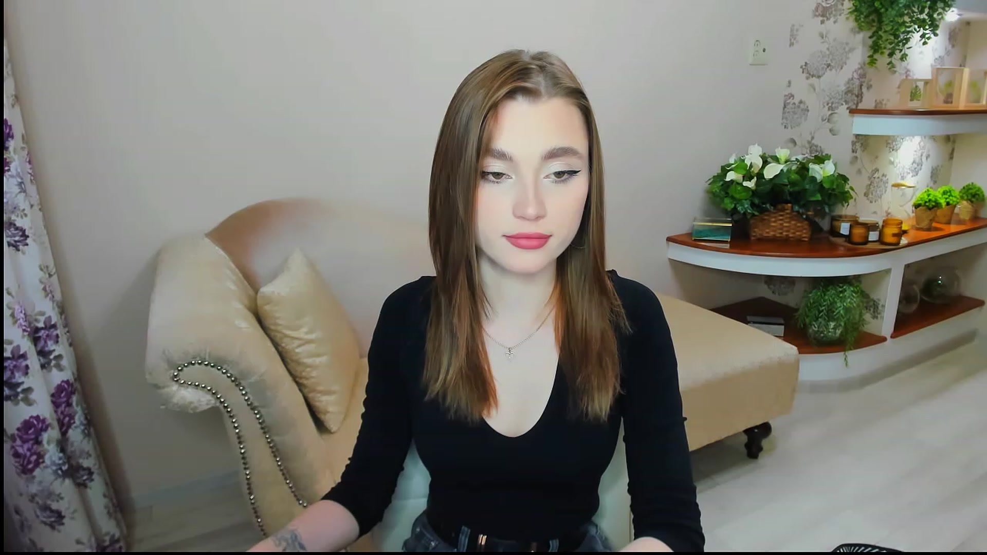 Gallery image thumbnail from CcrystalSoul's myfreecams stream on, 02/03/2023, 10:17 image 13 of 20