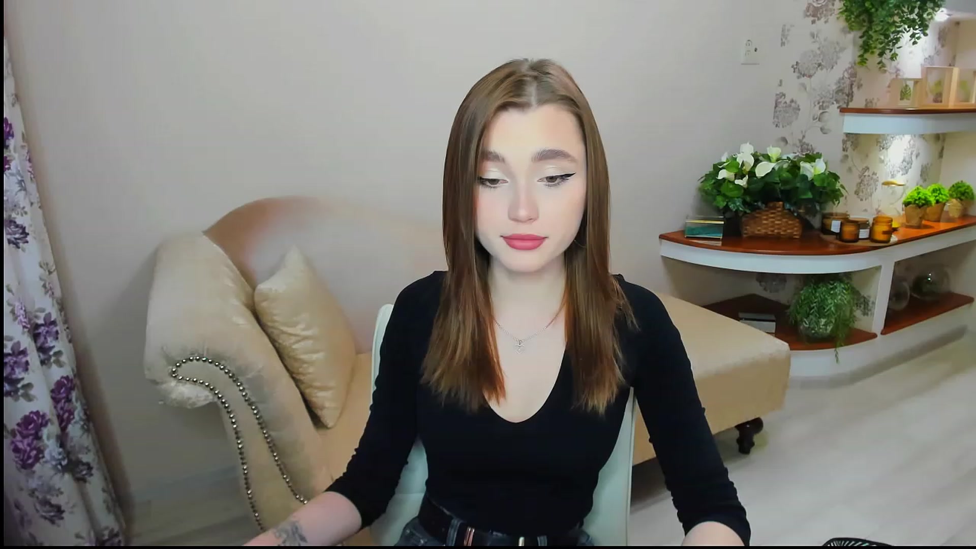 Gallery image thumbnail from CcrystalSoul's myfreecams stream on, 02/03/2023, 10:17 image 14 of 20