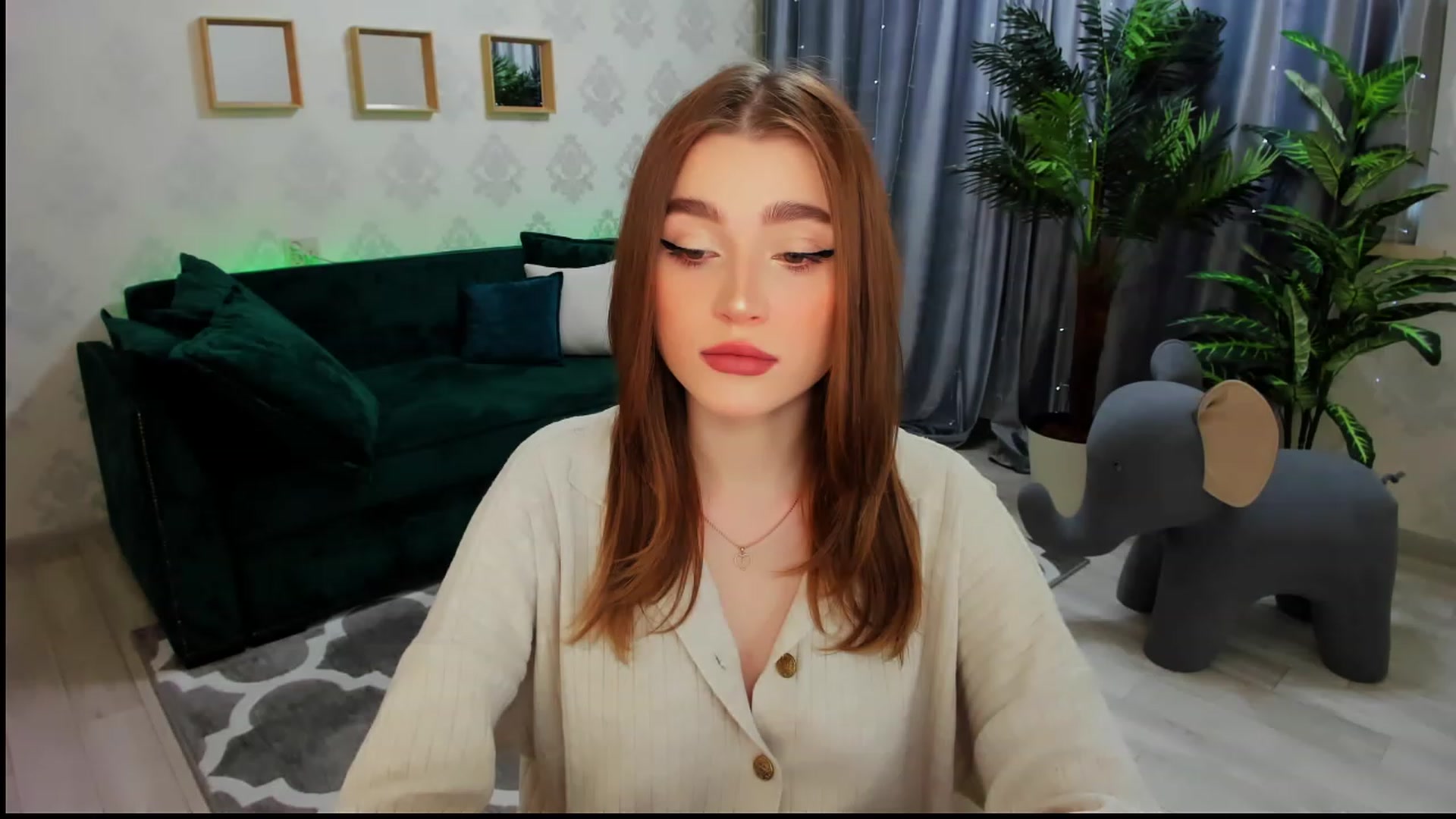 Gallery image thumbnail from CcrystalSoul's myfreecams stream on, 02/06/2023, 10:29 image 14 of 20