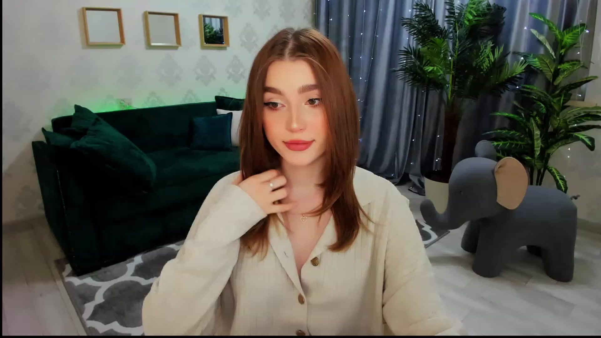 Gallery image thumbnail from CcrystalSoul's myfreecams stream on, 02/06/2023, 12:11 image 13 of 20
