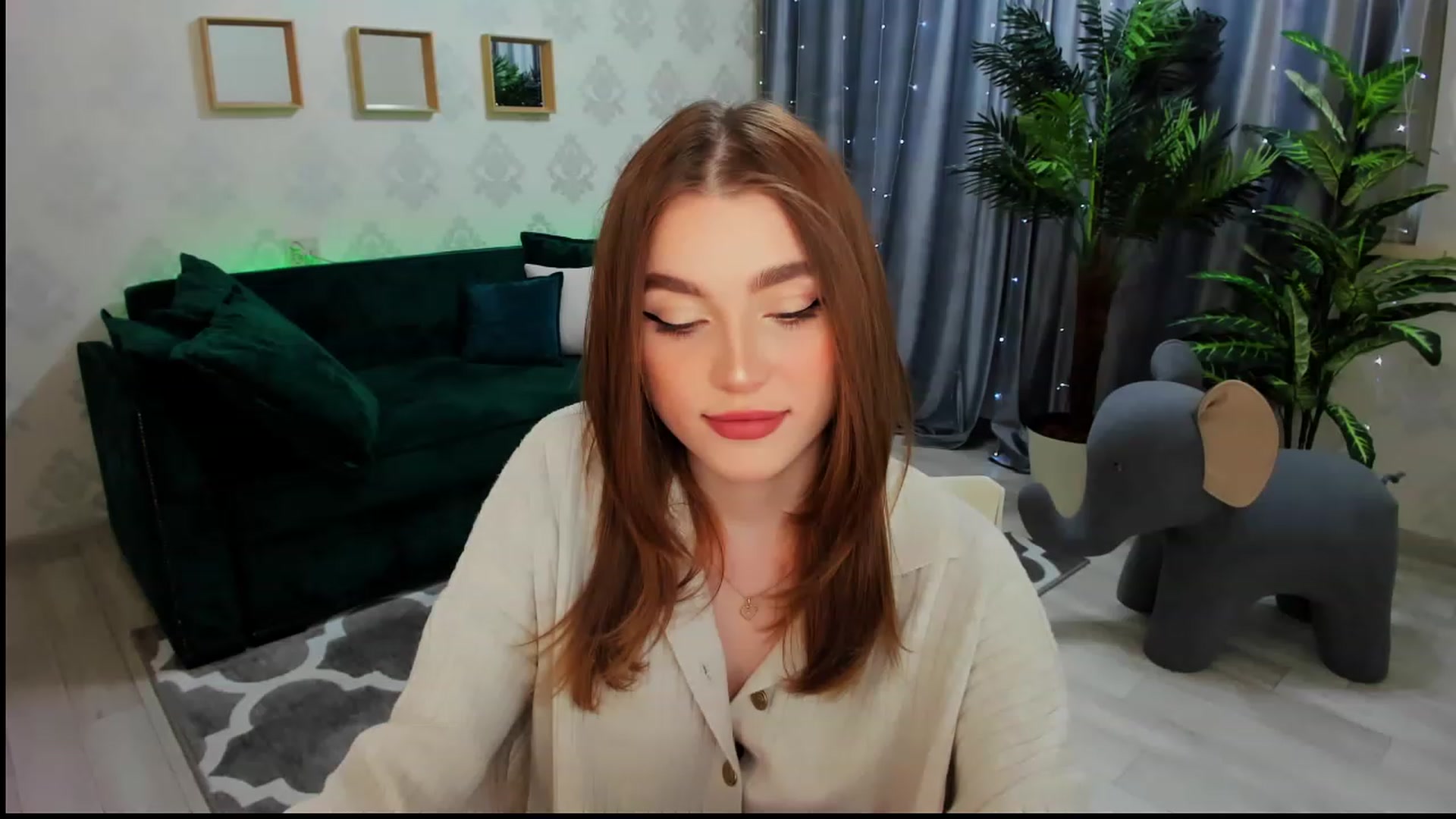 Gallery image thumbnail from CcrystalSoul's myfreecams stream on, 02/06/2023, 12:11 image 9 of 20