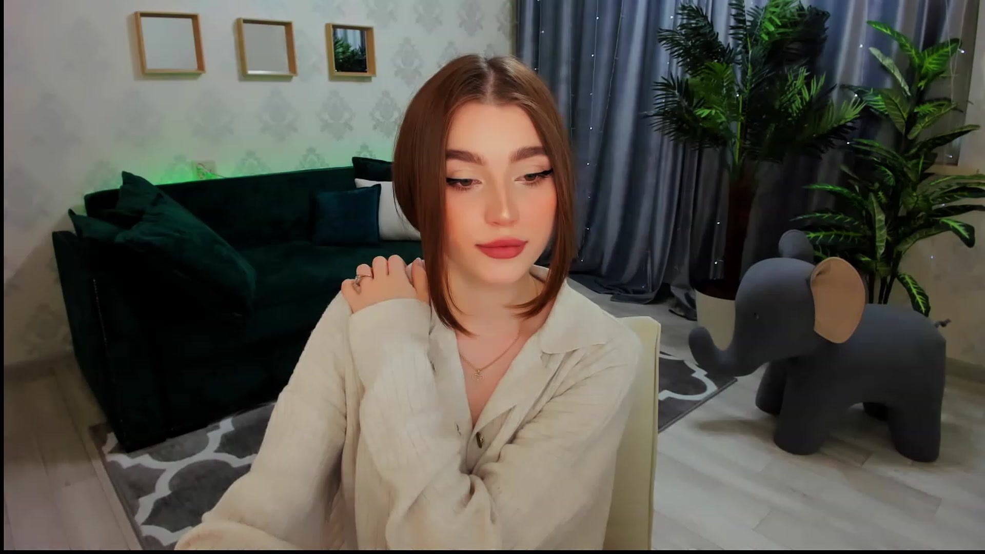 Gallery image thumbnail from CcrystalSoul's myfreecams stream on, 02/06/2023, 12:11 image 20 of 20