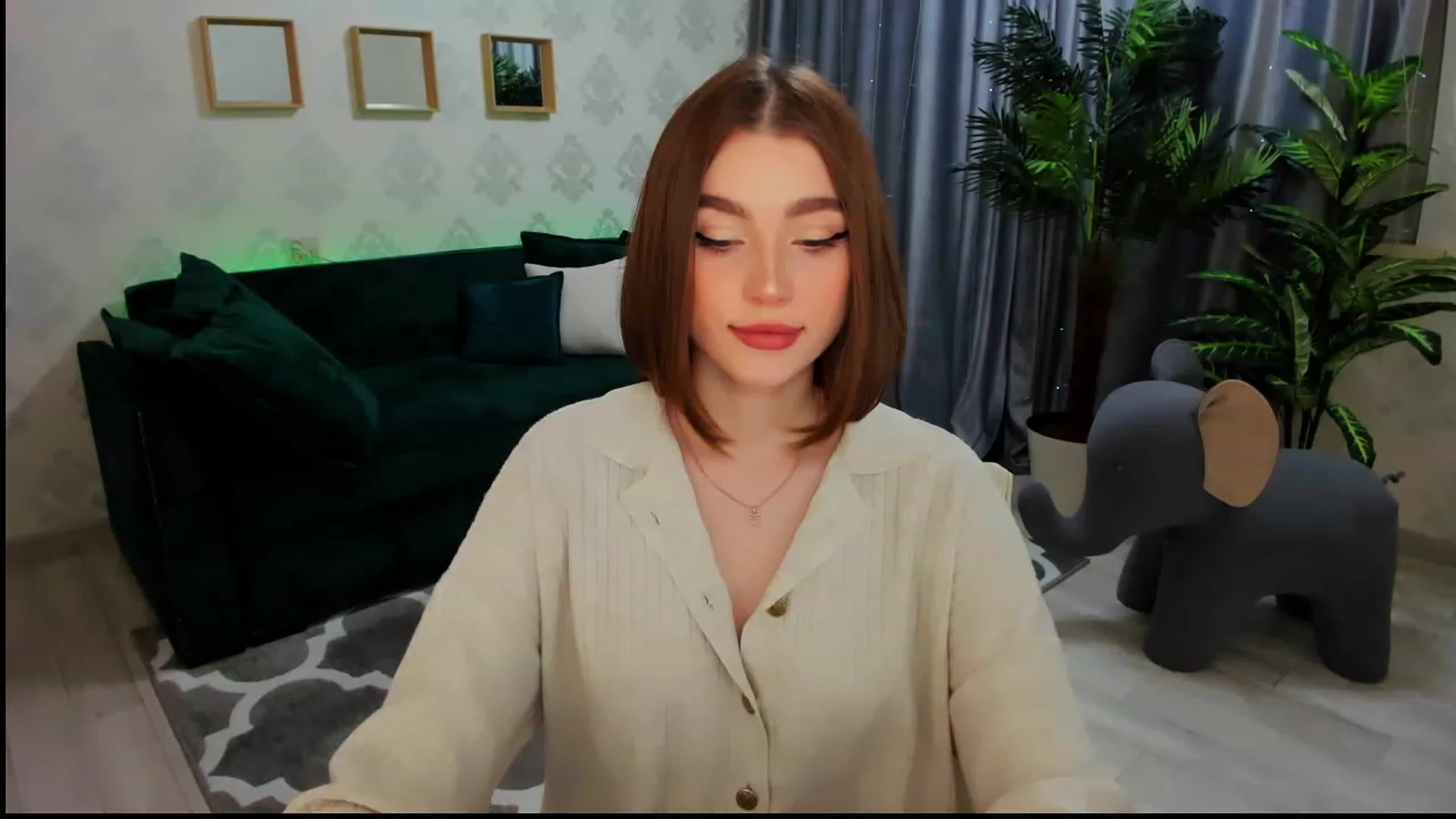 Gallery image thumbnail from CcrystalSoul's myfreecams stream on, 02/06/2023, 14:37 image 8 of 20
