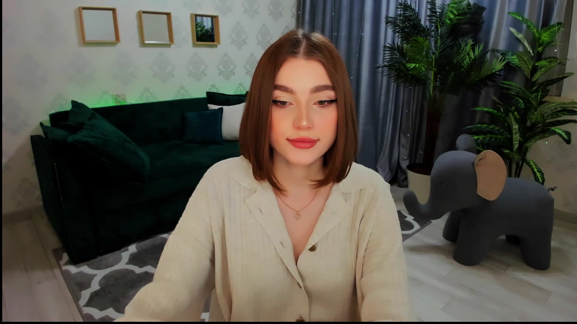 Gallery image thumbnail from CcrystalSoul's myfreecams stream on, 02/06/2023, 14:37 image 19 of 20
