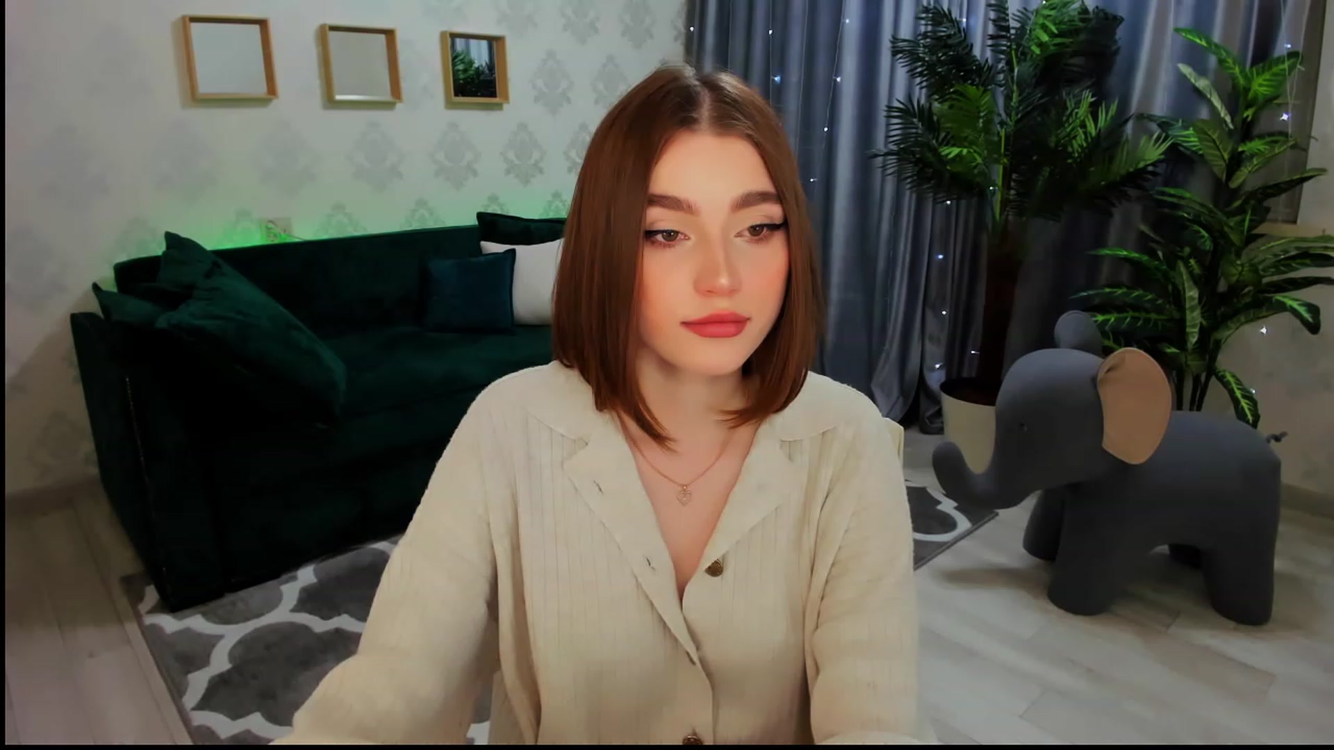 Gallery image thumbnail from CcrystalSoul's myfreecams stream on, 02/06/2023, 14:37 image 16 of 20