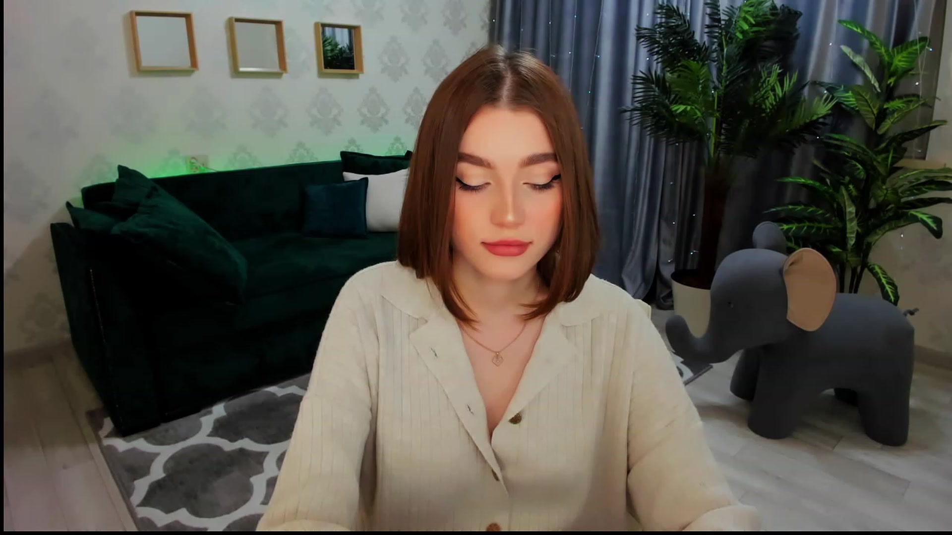 Gallery image thumbnail from CcrystalSoul's myfreecams stream on, 02/06/2023, 14:37 image 6 of 20