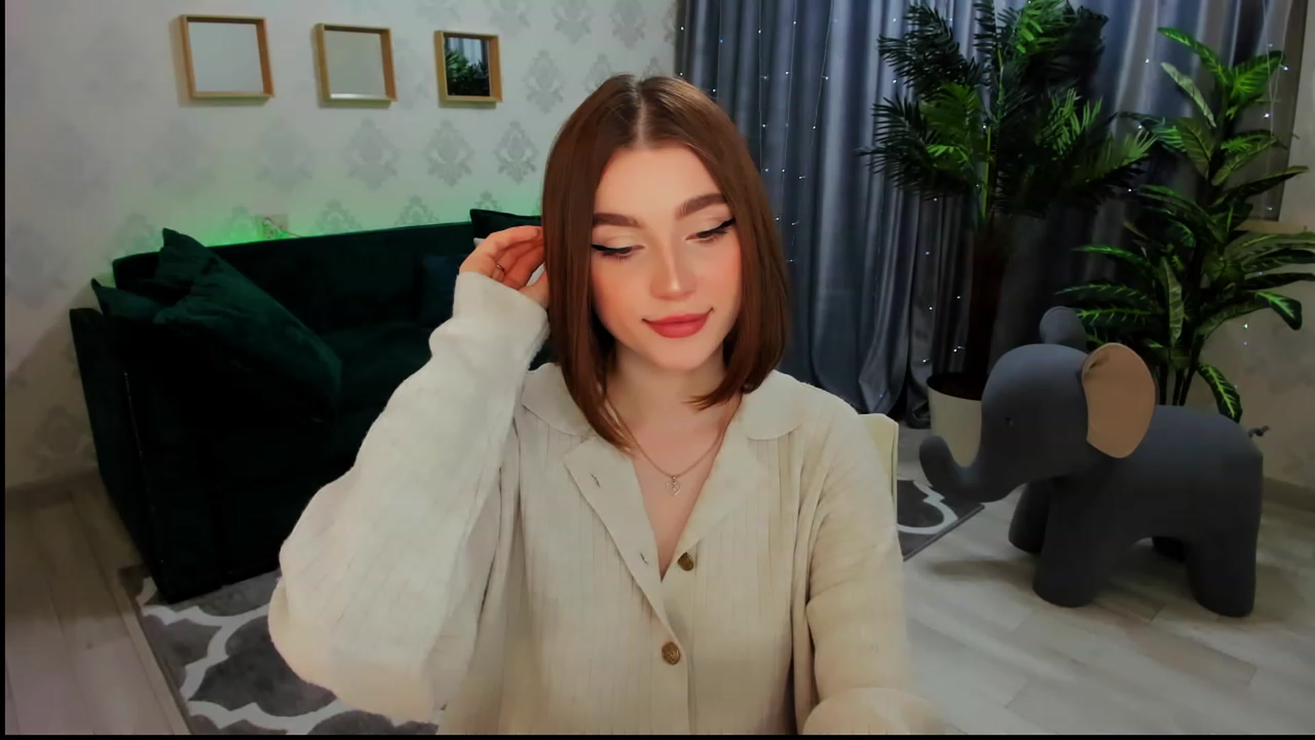 Gallery image thumbnail from CcrystalSoul's myfreecams stream on, 02/06/2023, 15:05 image 20 of 20