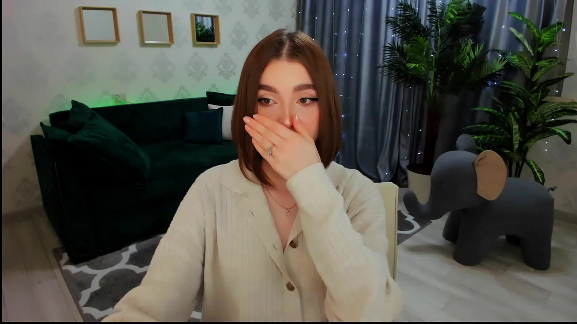 Gallery image thumbnail from CcrystalSoul's myfreecams stream on, 02/06/2023, 15:05 image 18 of 20