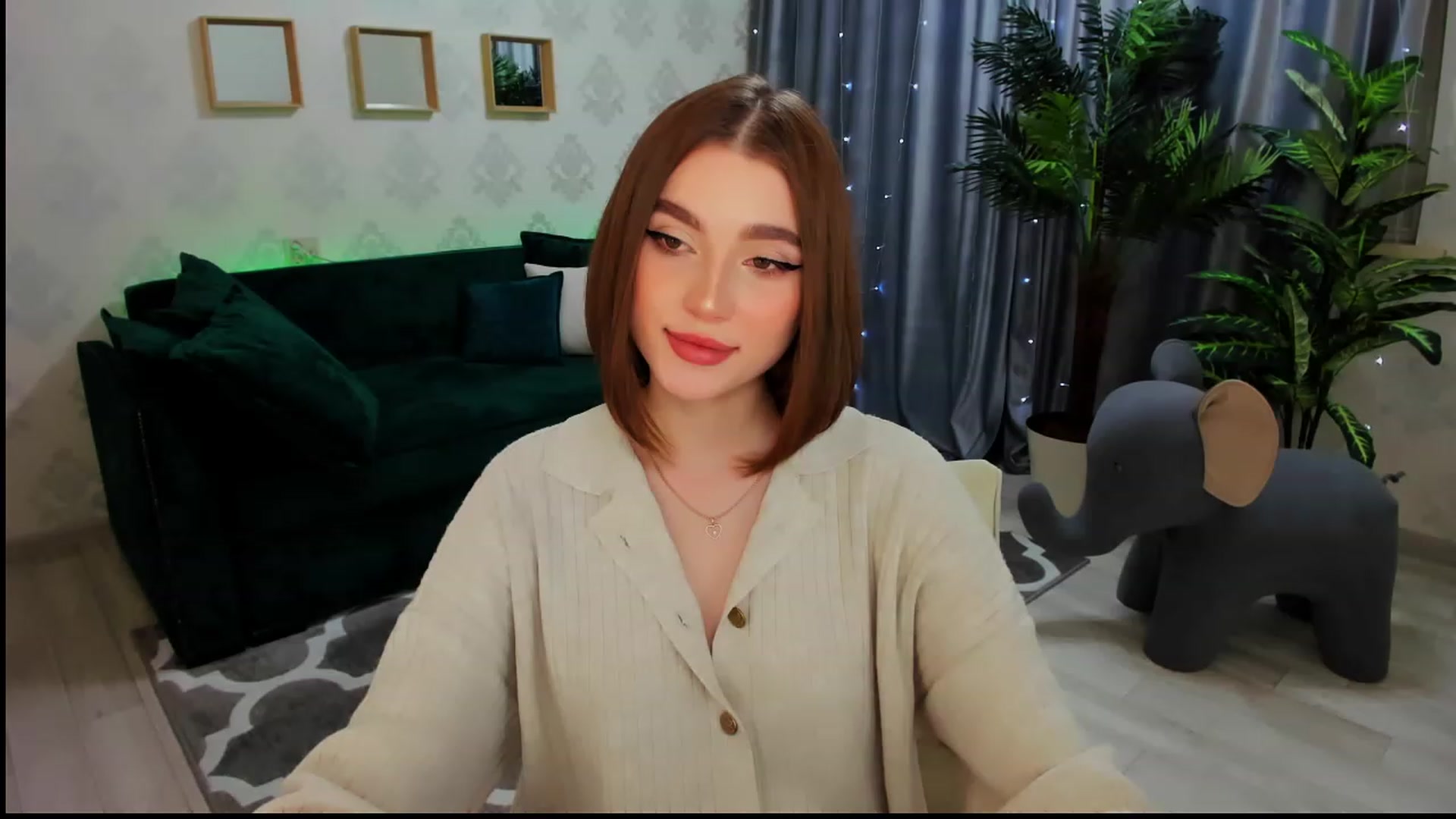 Gallery image thumbnail from CcrystalSoul's myfreecams stream on, 02/06/2023, 15:05 image 19 of 20