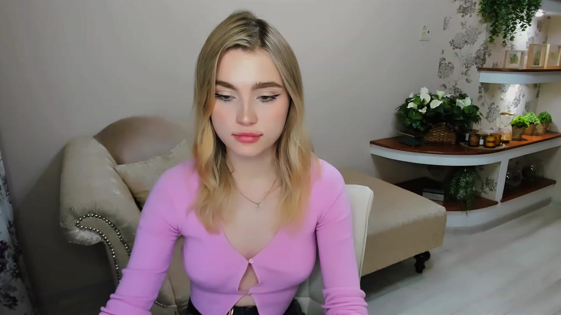 Gallery image thumbnail from CcrystalSoul's myfreecams stream on, 03/08/2023, 13:42 image 10 of 20