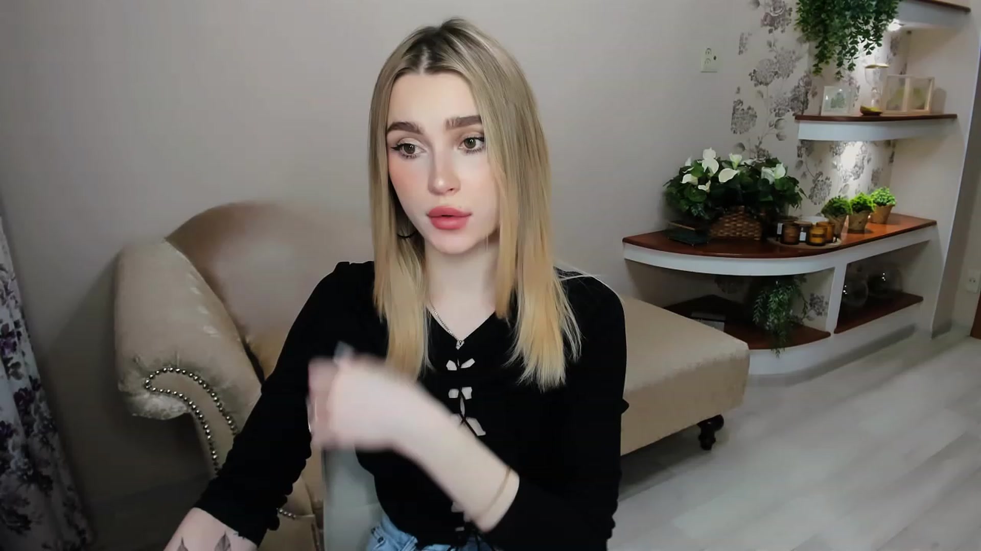 Gallery image thumbnail from CcrystalSoul's myfreecams stream on, 03/13/2023, 11:48 image 8 of 20