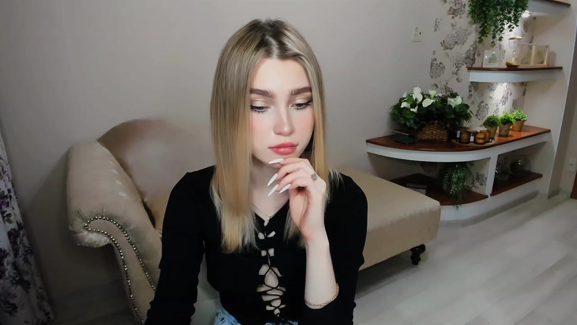 Gallery image thumbnail from CcrystalSoul's myfreecams stream on, 03/13/2023, 12:05 image 9 of 20