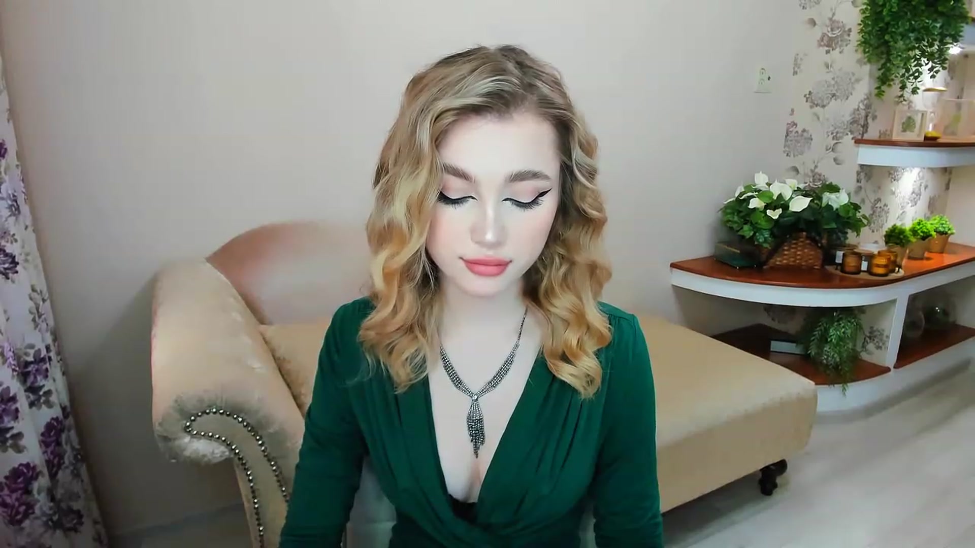 Gallery image thumbnail from CcrystalSoul's myfreecams stream on, 05/01/2023, 09:56 image 3 of 20