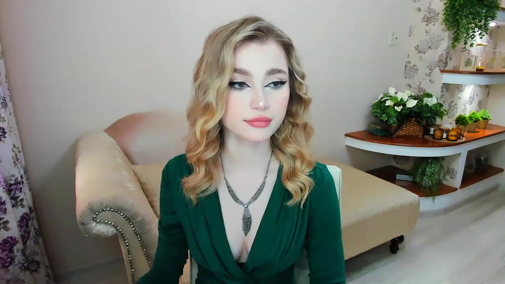 Gallery image thumbnail from CcrystalSoul's myfreecams stream on, 05/01/2023, 09:56 image 17 of 20