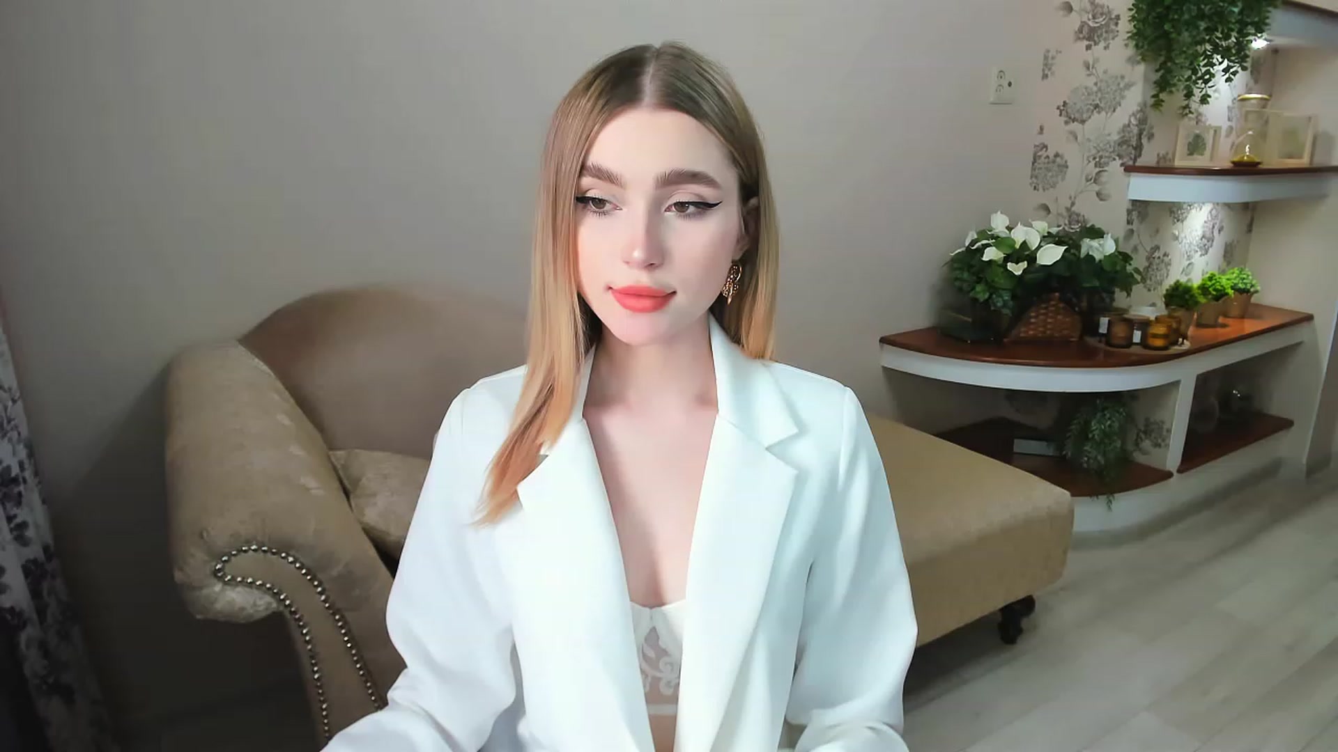 Gallery image thumbnail from CcrystalSoul's myfreecams stream on, 05/03/2023, 11:17 image 2 of 20
