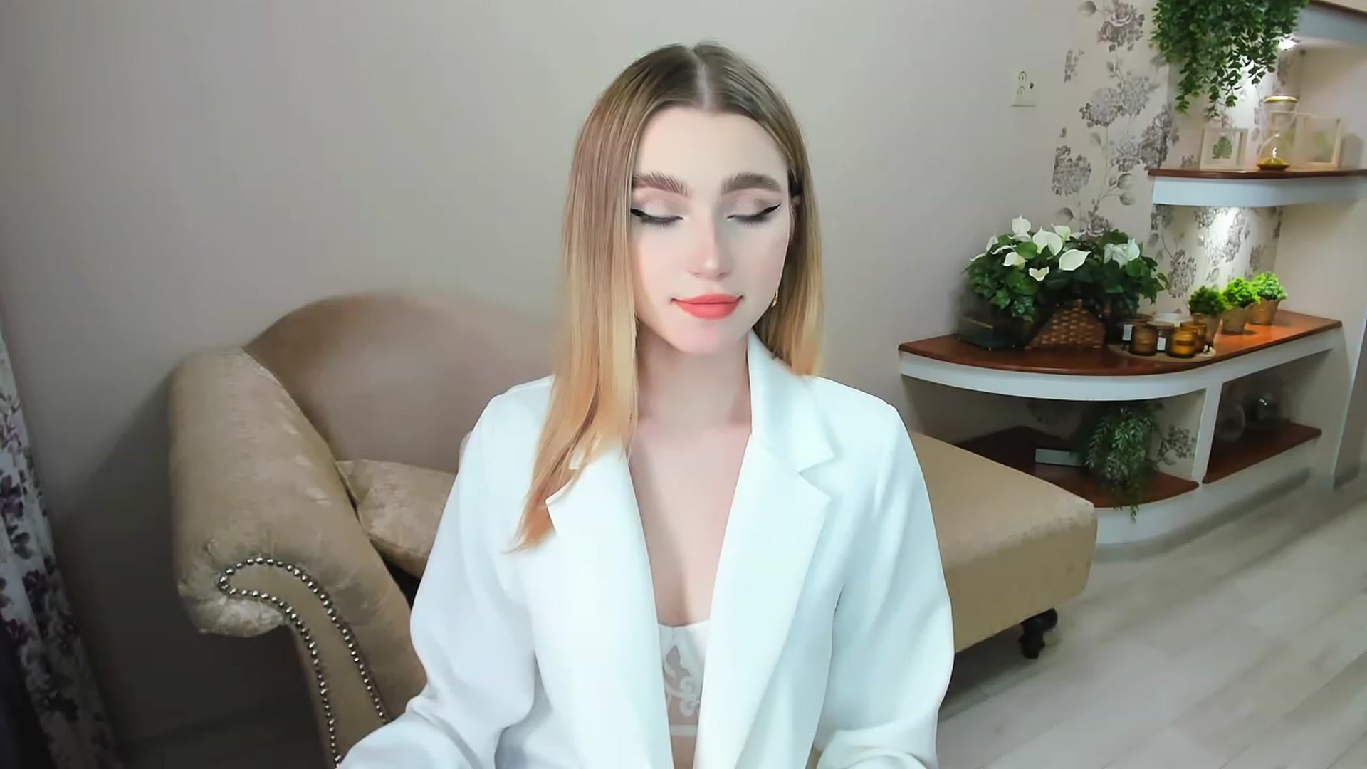 Gallery image thumbnail from CcrystalSoul's myfreecams stream on, 05/03/2023, 11:17 image 5 of 20