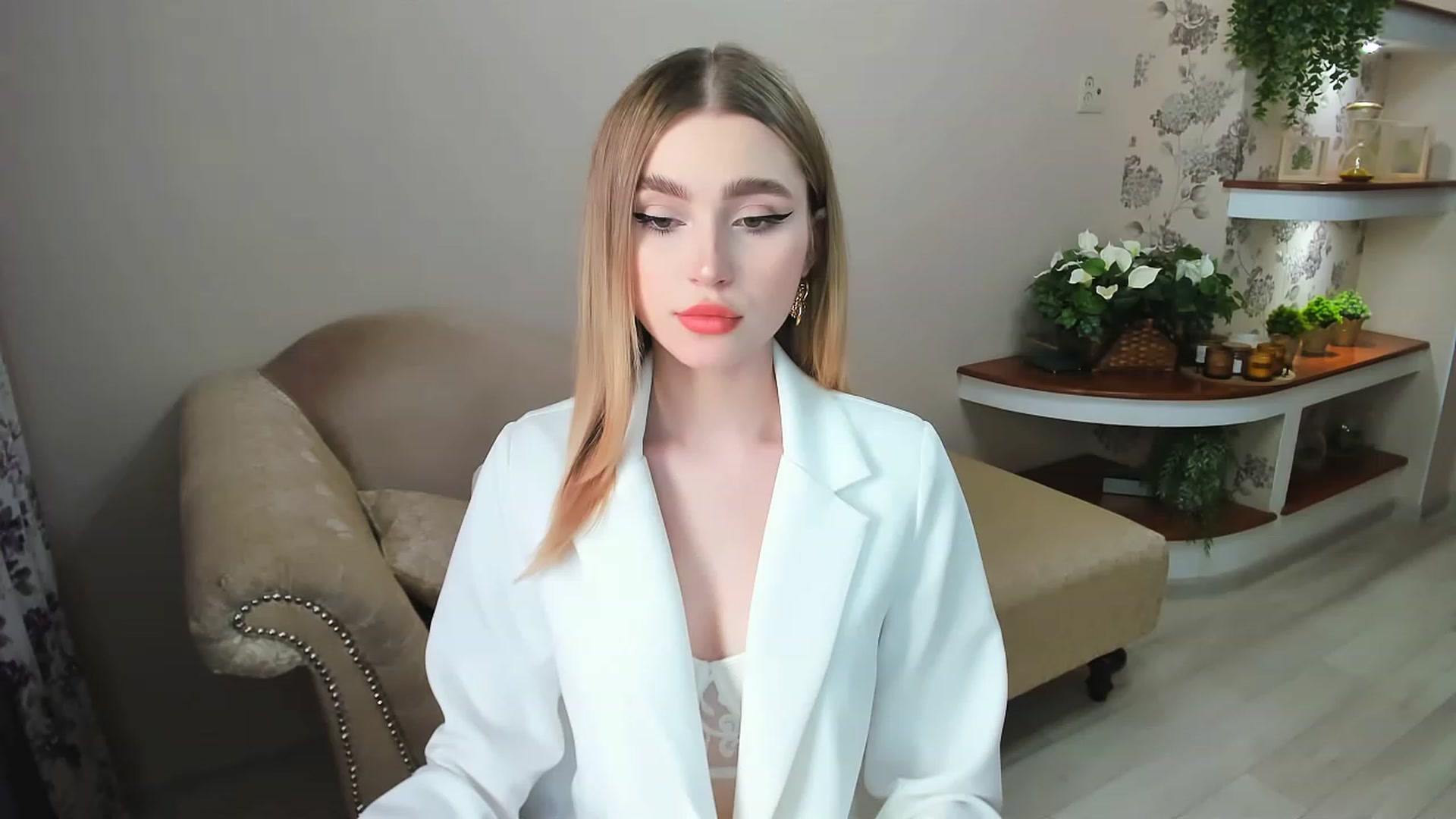Gallery image thumbnail from CcrystalSoul's myfreecams stream on, 05/03/2023, 11:17 image 1 of 20