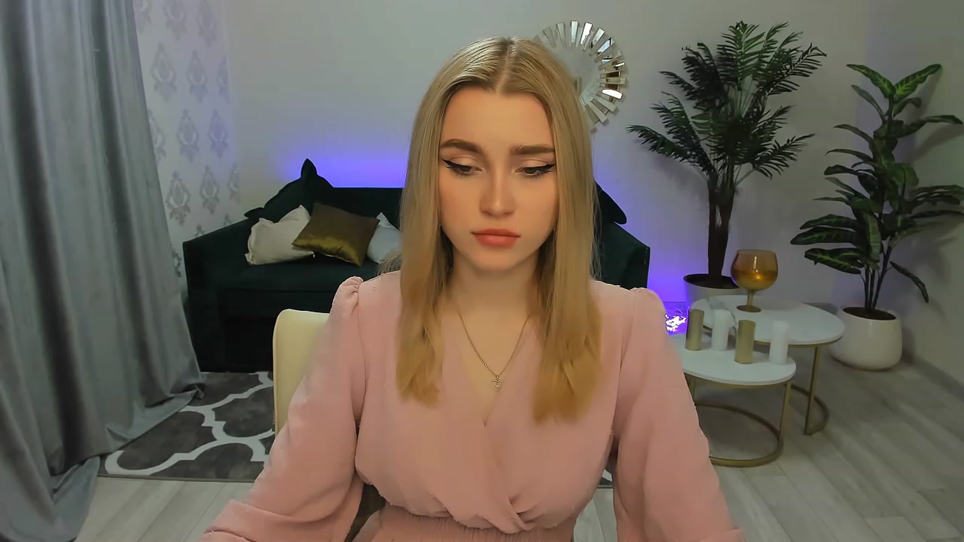 Gallery image thumbnail from CcrystalSoul's myfreecams stream on, 05/25/2023, 12:36 image 13 of 20