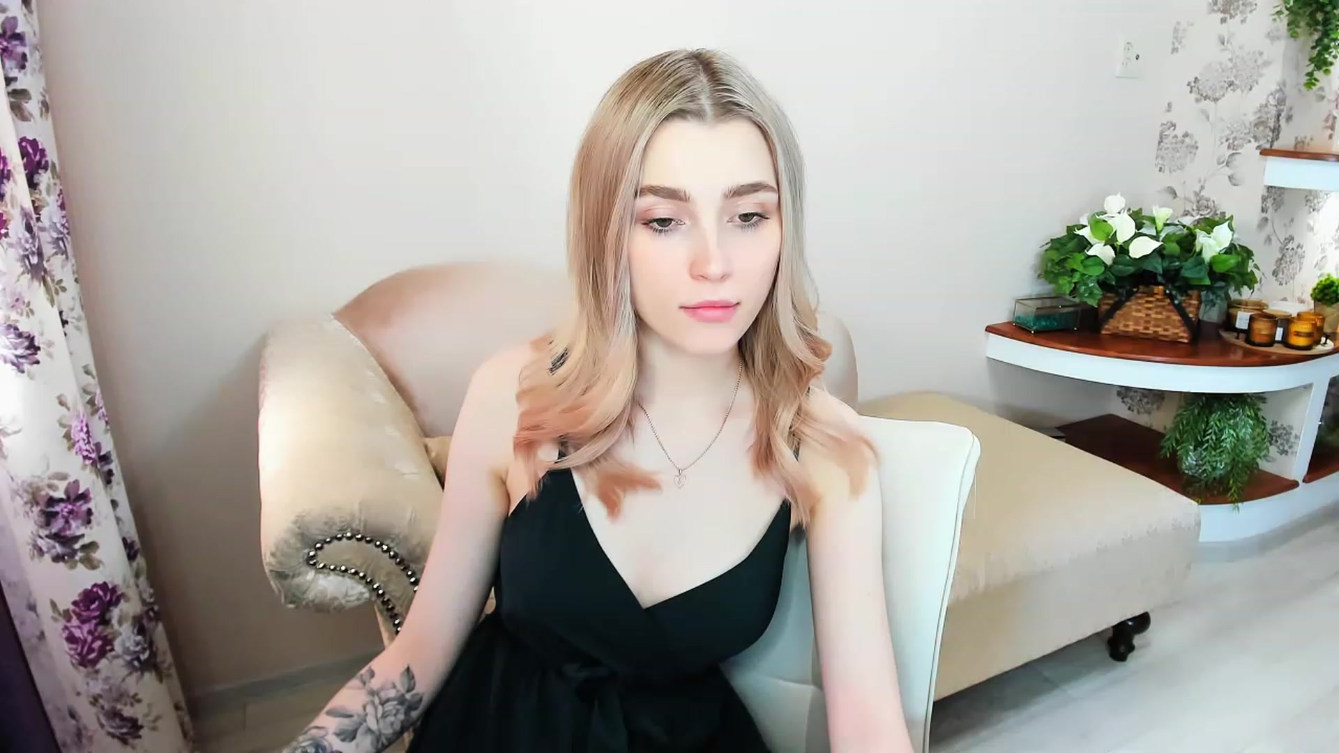 Gallery image thumbnail from CcrystalSoul's myfreecams stream on, 05/30/2023, 11:26 image 5 of 20