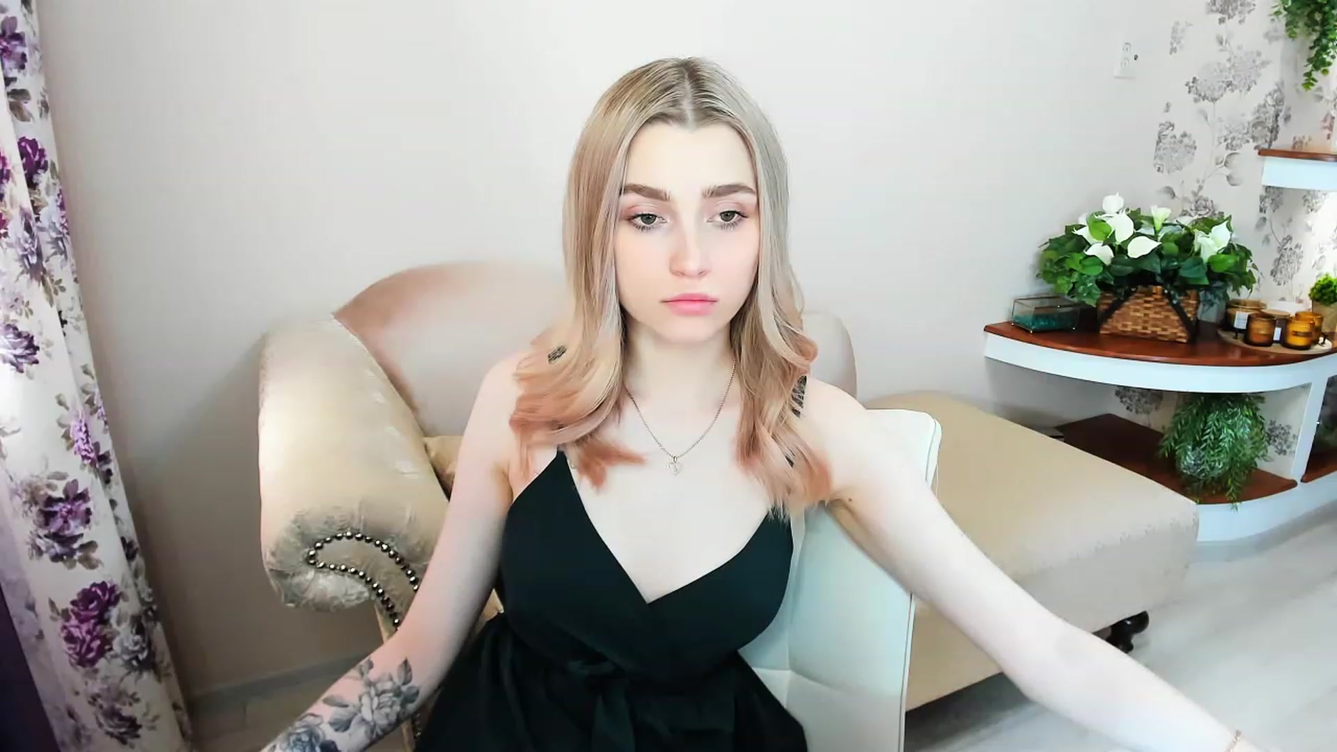 Gallery image thumbnail from CcrystalSoul's myfreecams stream on, 05/30/2023, 11:26 image 8 of 20