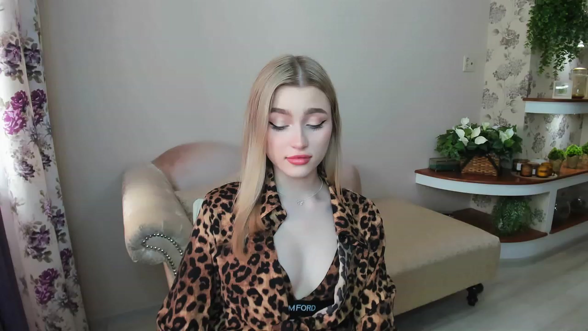 Gallery image thumbnail from CcrystalSoul's myfreecams stream on, 06/05/2023, 12:17 image 18 of 20