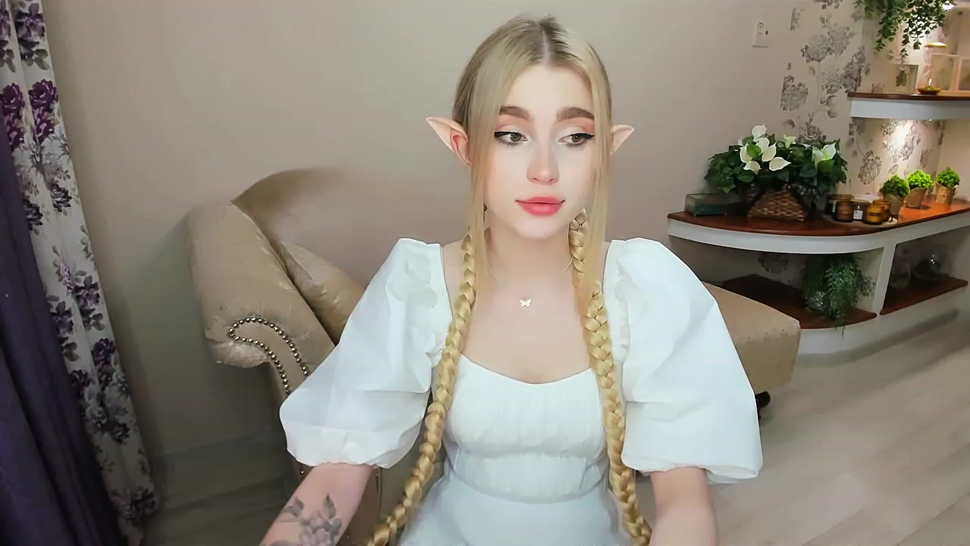 Gallery image thumbnail from CcrystalSoul's myfreecams stream on, 06/12/2023, 14:15 image 12 of 20