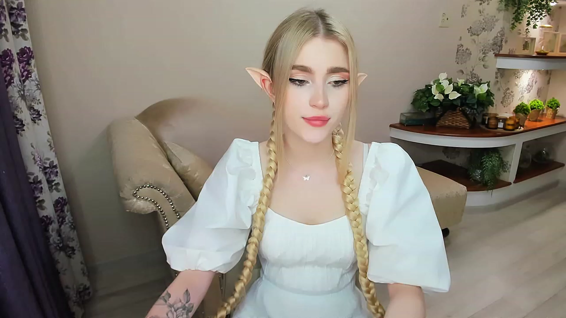 Gallery image thumbnail from CcrystalSoul's myfreecams stream on, 06/12/2023, 14:15 image 7 of 20