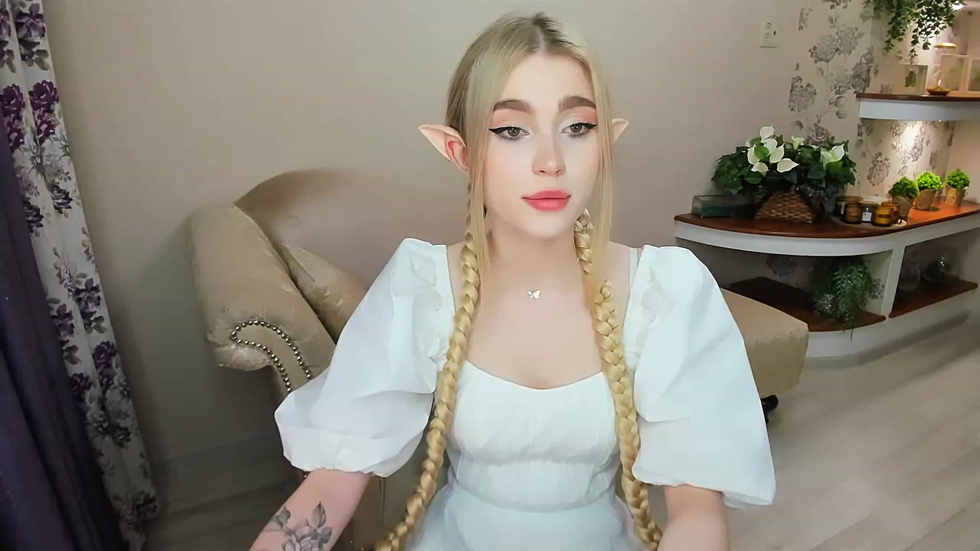 Gallery image thumbnail from CcrystalSoul's myfreecams stream on, 06/12/2023, 14:15 image 2 of 20
