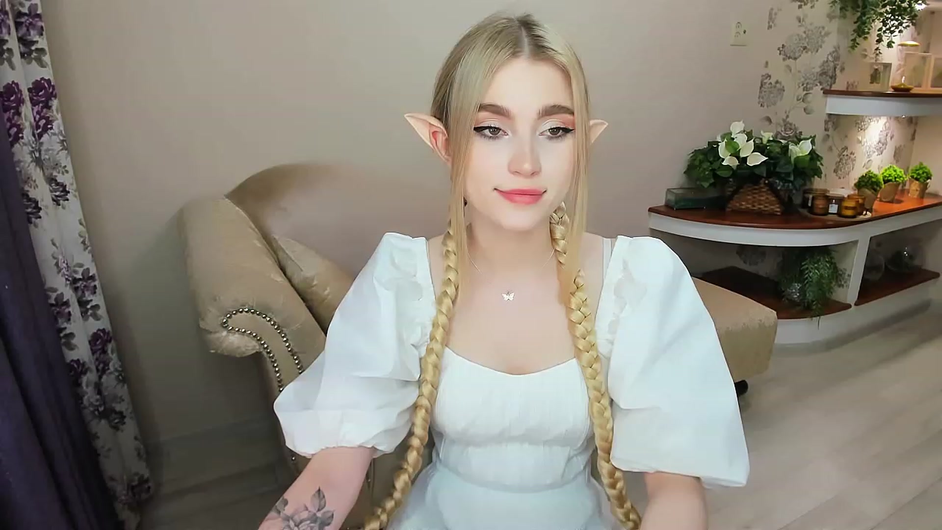 Gallery image thumbnail from CcrystalSoul's myfreecams stream on, 06/12/2023, 14:15 image 8 of 20