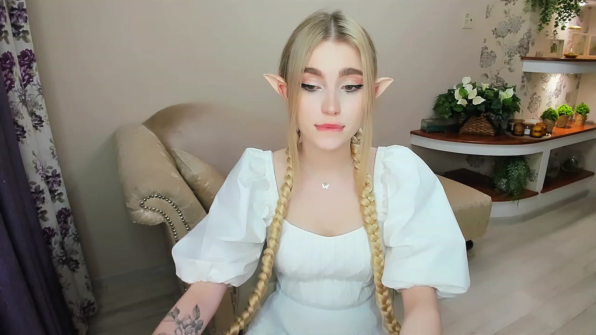 Gallery image thumbnail from CcrystalSoul's myfreecams stream on, 06/12/2023, 14:15 image 16 of 20