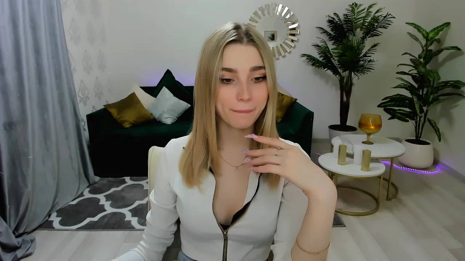 Gallery image thumbnail from CcrystalSoul's myfreecams stream on, 06/29/2023, 11:11 image 2 of 20