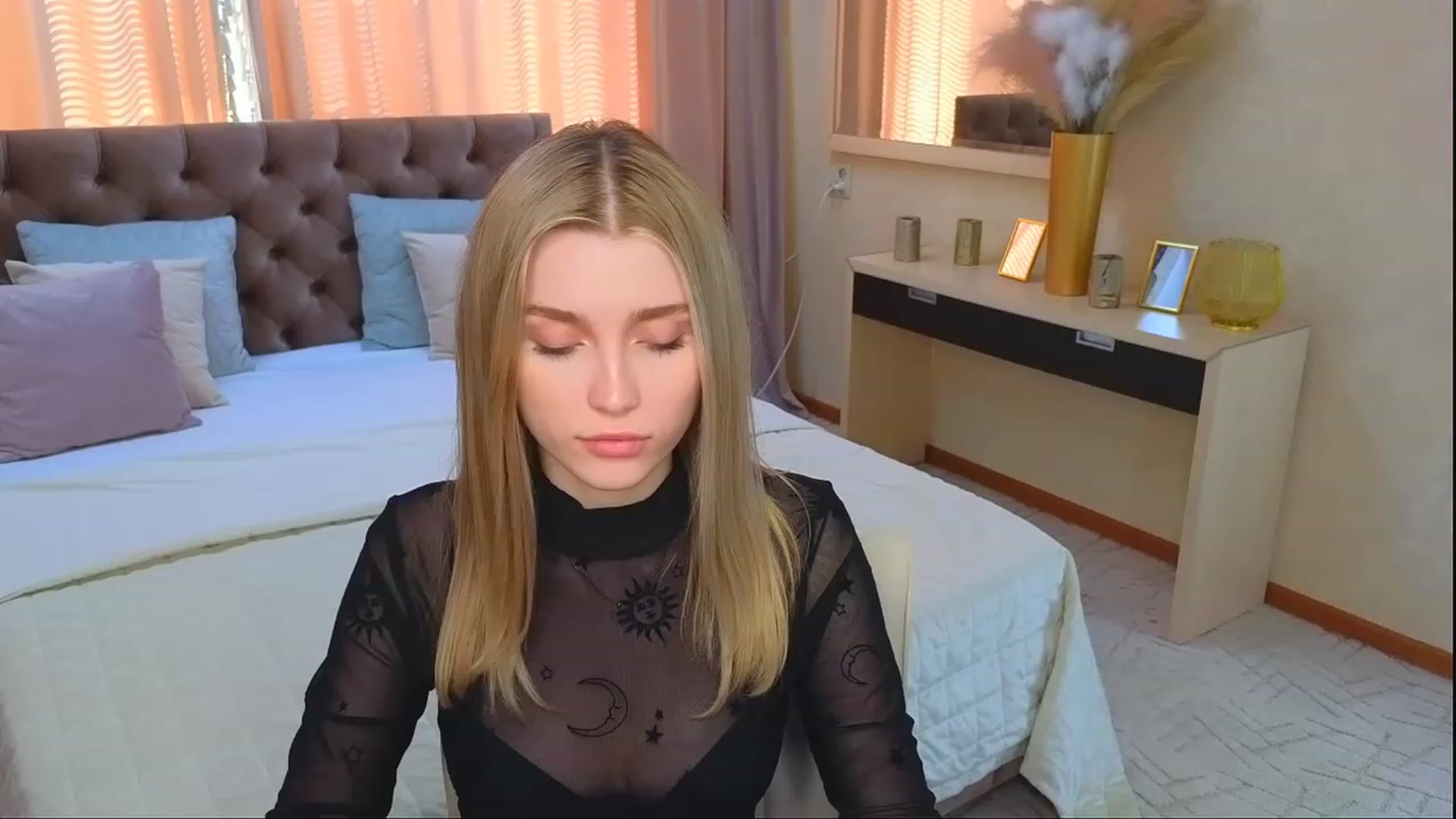 Gallery image thumbnail from CcrystalSoul's myfreecams stream on, 09/03/2023, 11:10 image 17 of 20