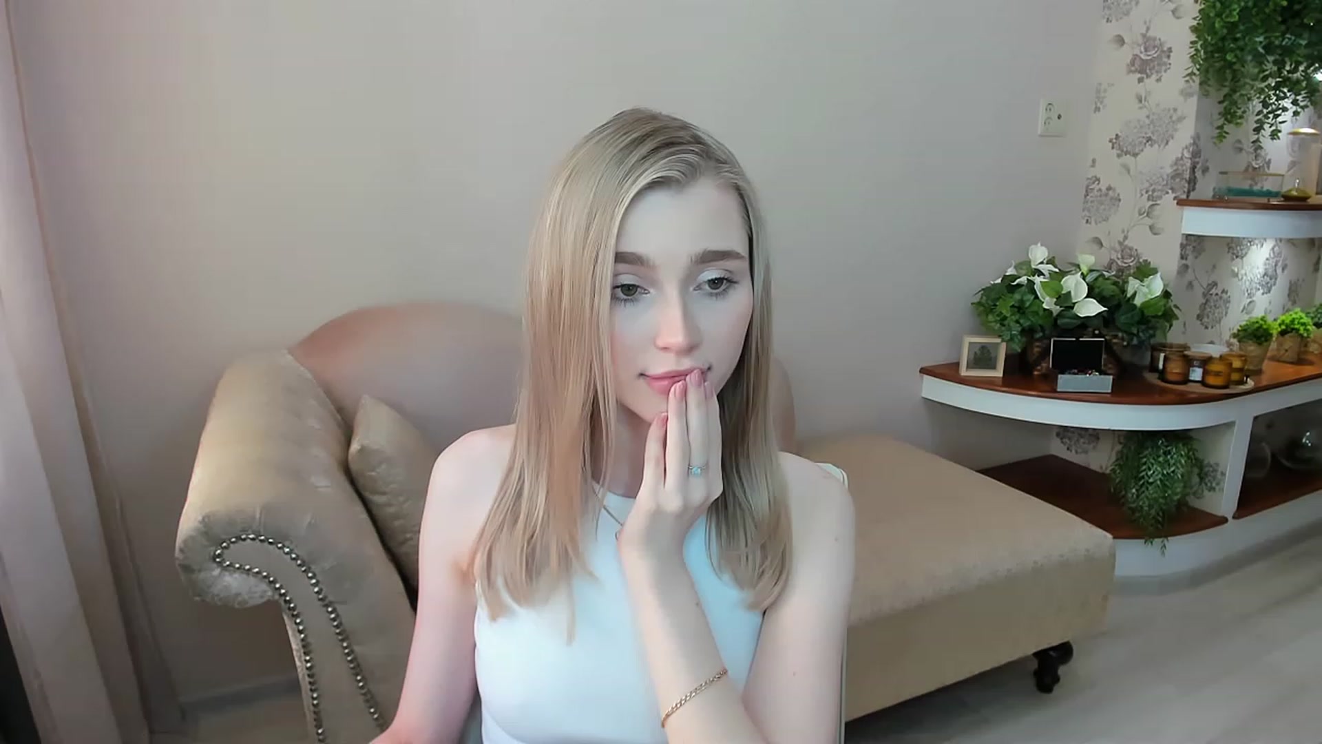 Gallery image thumbnail from CcrystalSoul's myfreecams stream on, 09/04/2023, 12:17 image 4 of 20