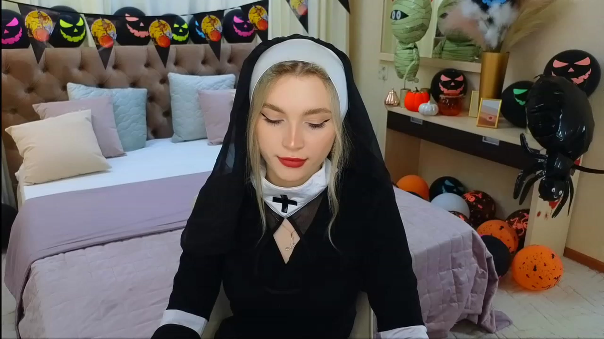 Gallery image thumbnail from CcrystalSoul's myfreecams stream on, 10/31/2023, 10:31 image 8 of 20