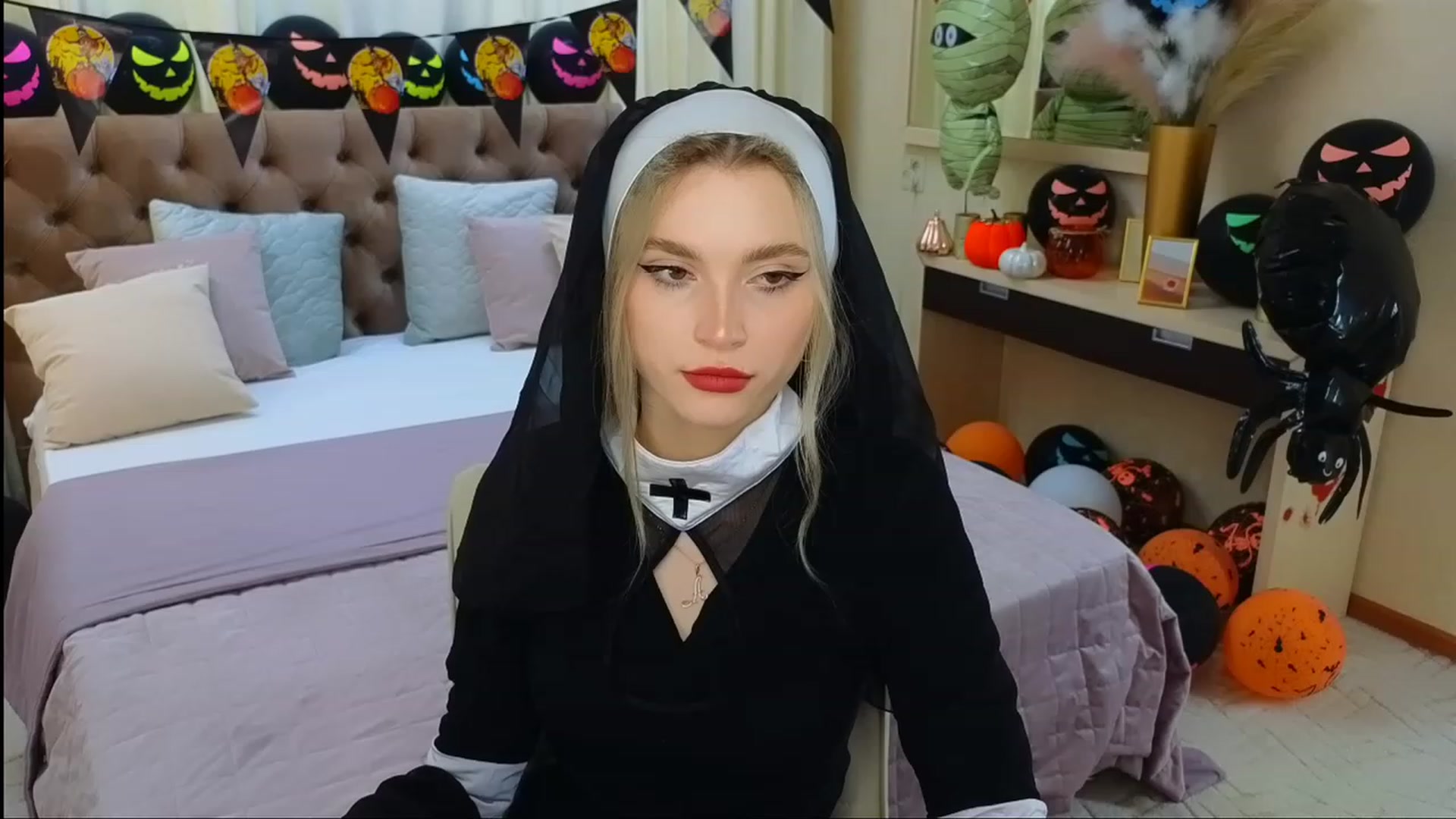Gallery image thumbnail from CcrystalSoul's myfreecams stream on, 10/31/2023, 10:31 image 5 of 20