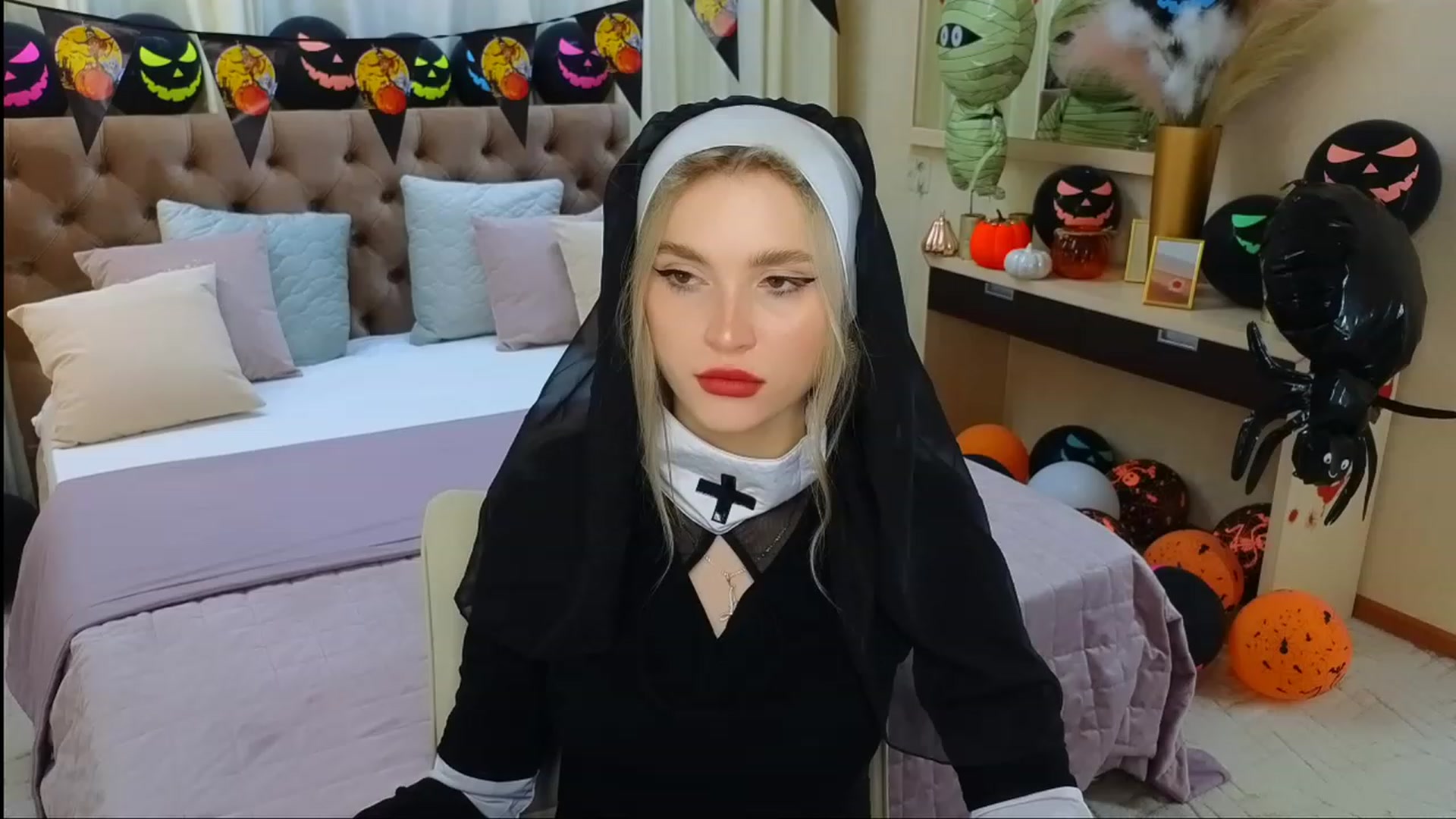 Gallery image thumbnail from CcrystalSoul's myfreecams stream on, 10/31/2023, 11:18 image 5 of 20