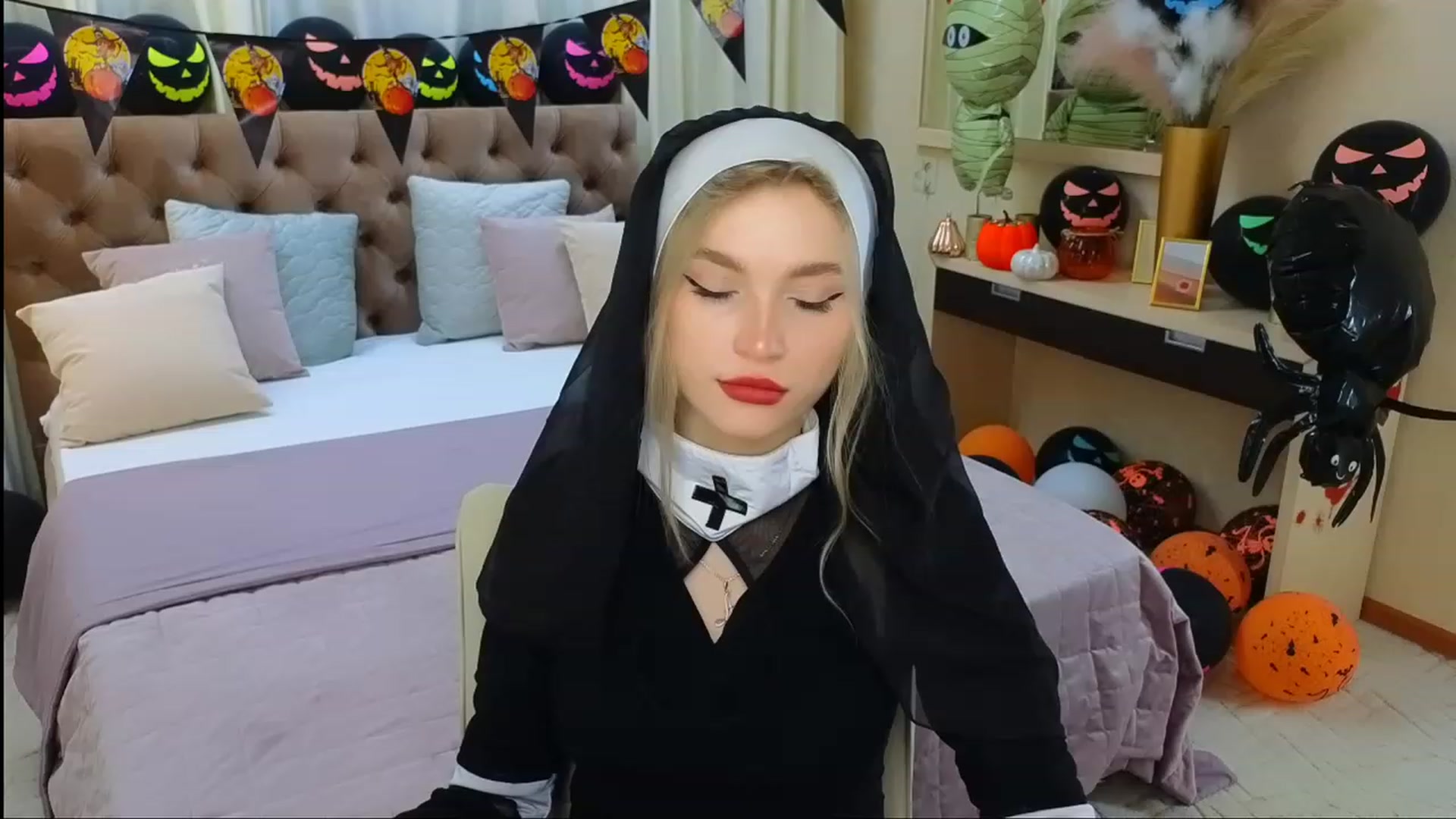 Gallery image thumbnail from CcrystalSoul's myfreecams stream on, 10/31/2023, 11:18 image 19 of 20