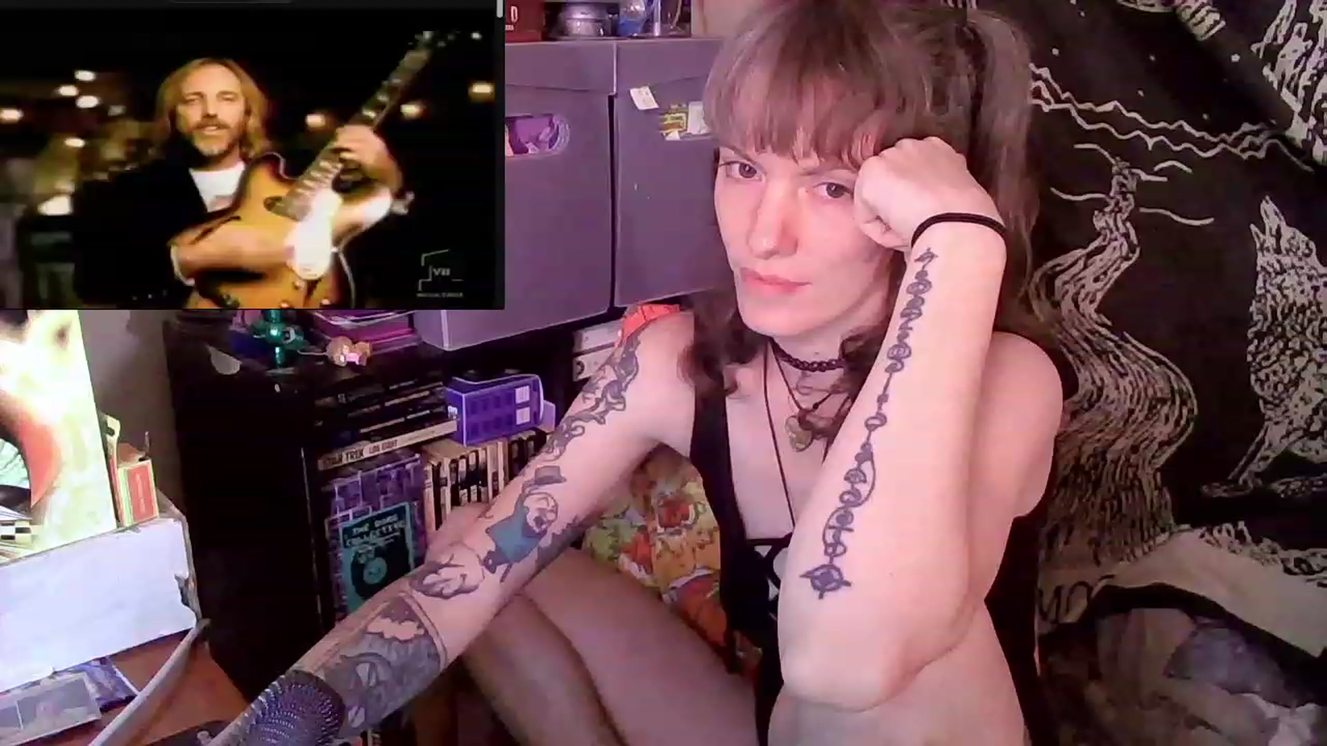 Gallery image thumbnail from CdrTroi's myfreecams stream on, 04/17/2023, 24:50 image 9 of 20