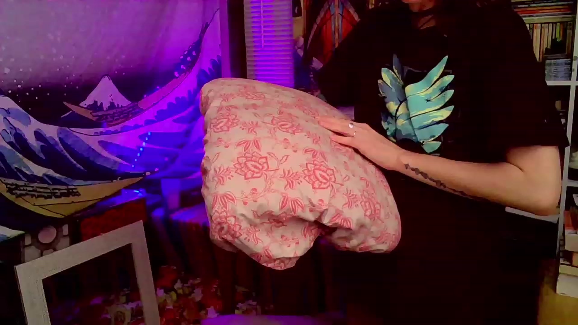 Gallery image thumbnail from CdrTroi's myfreecams stream on, 10/06/2023, 06:27 image 17 of 20