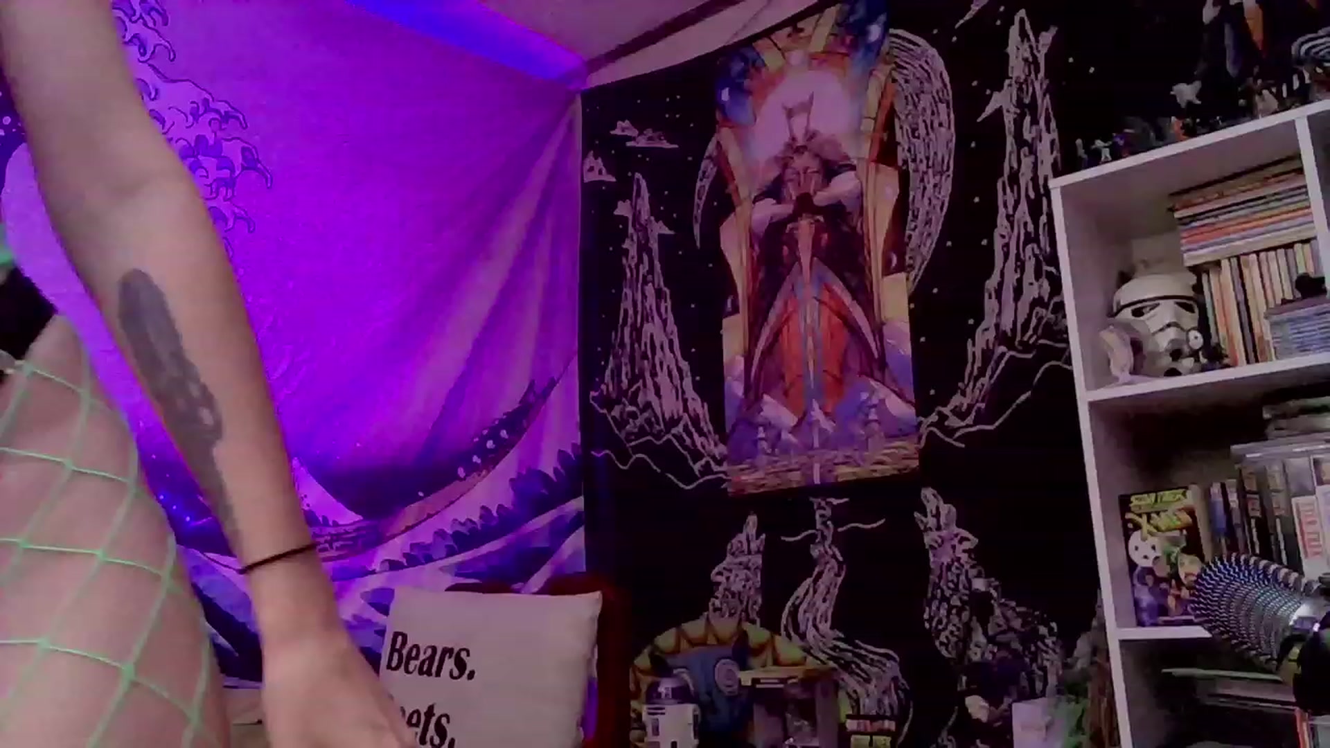 Gallery image thumbnail from CdrTroi's myfreecams stream on, 10/26/2023, 03:50 image 8 of 20
