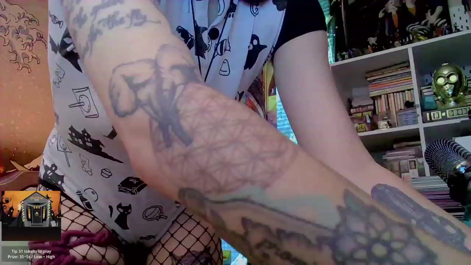 Gallery image thumbnail from CdrTroi's myfreecams stream on, 10/31/2023, 21:10 image 6 of 20