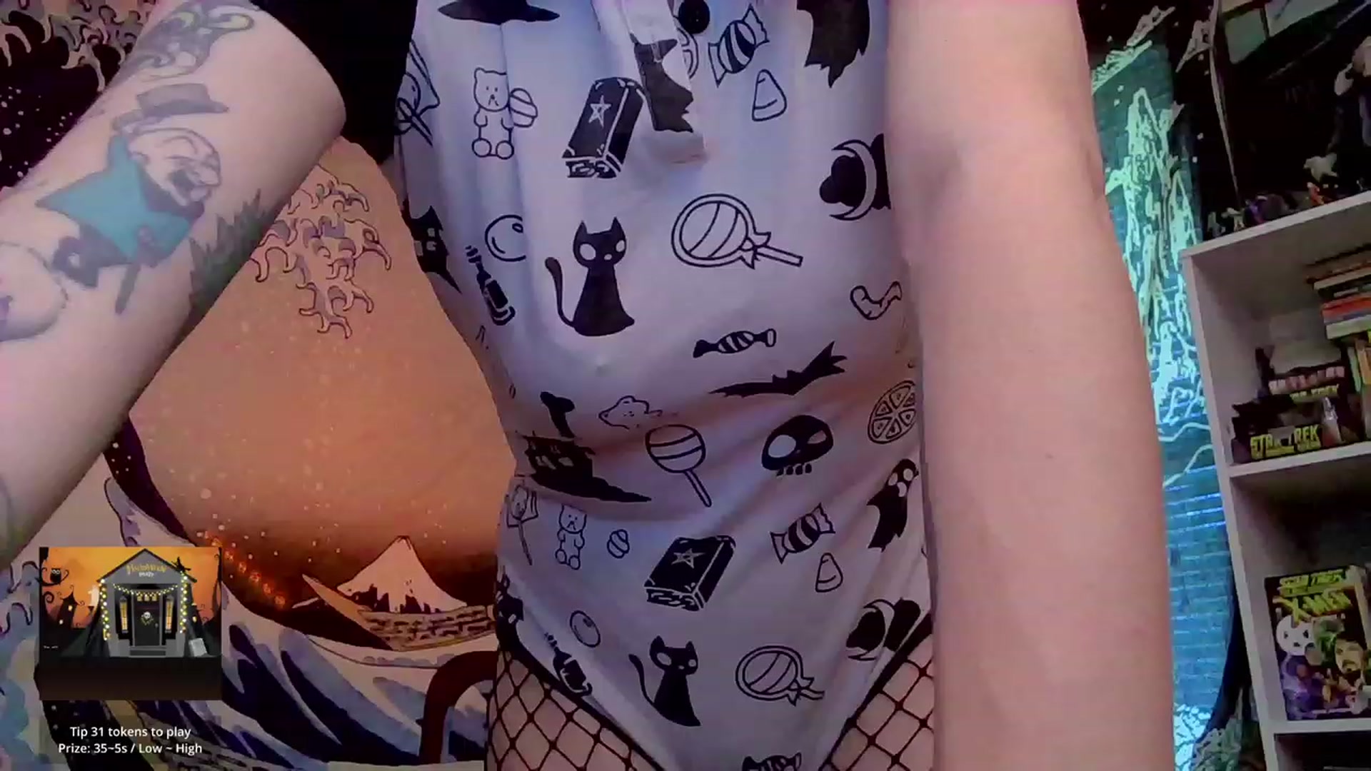 Gallery image thumbnail from CdrTroi's myfreecams stream on, 10/31/2023, 21:10 image 20 of 20