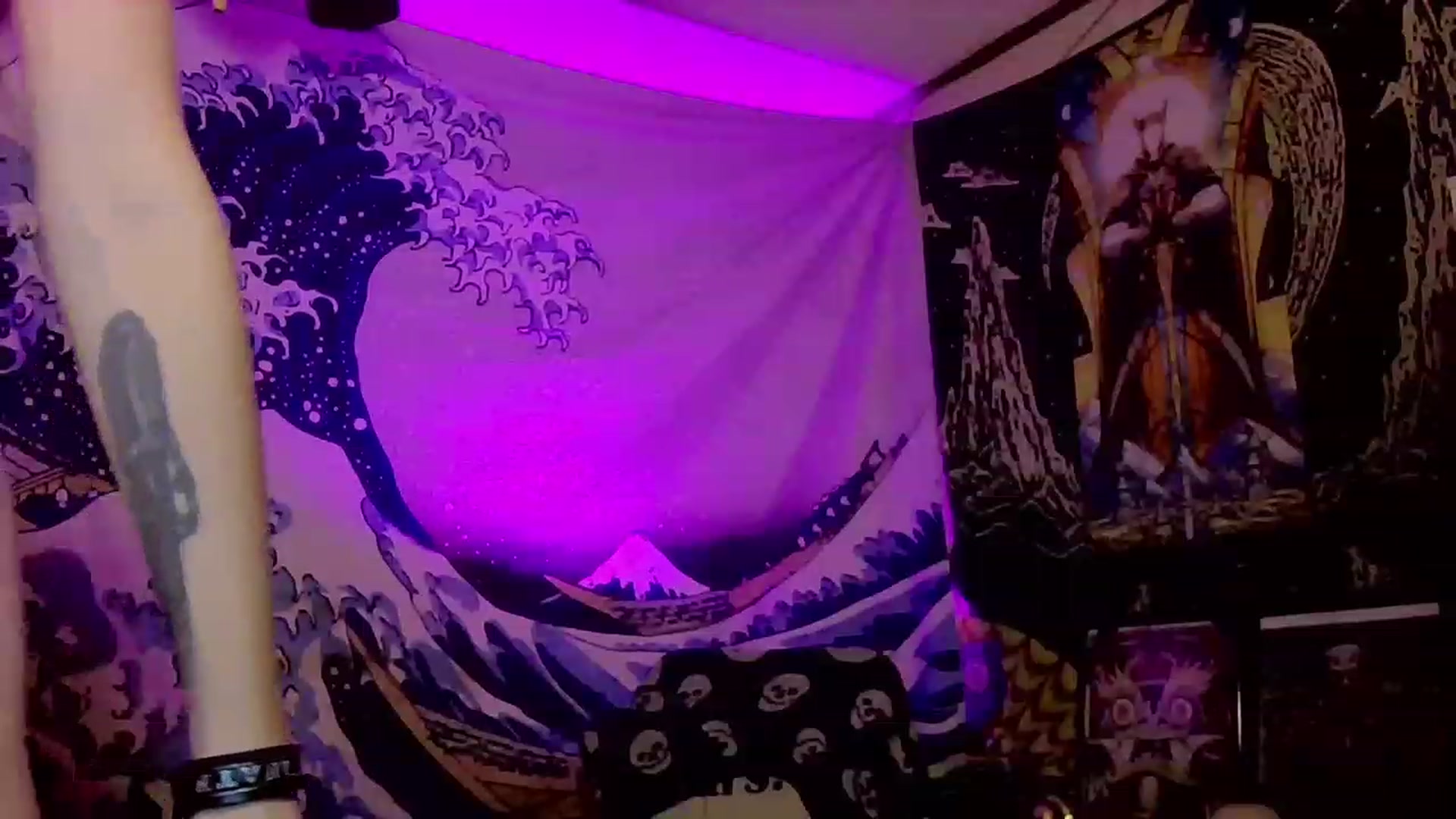 Gallery image thumbnail from CdrTroi's myfreecams stream on, 11/28/2023, 08:08 image 20 of 20